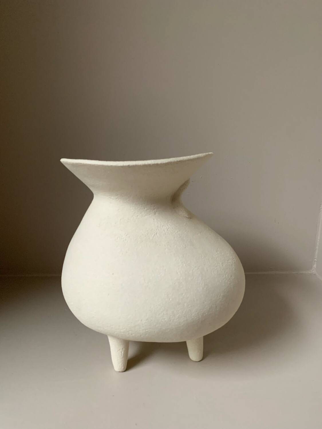 Vase en grès blanc