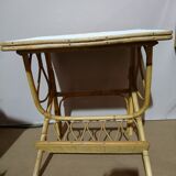 Table  porte revues en rotin vintage