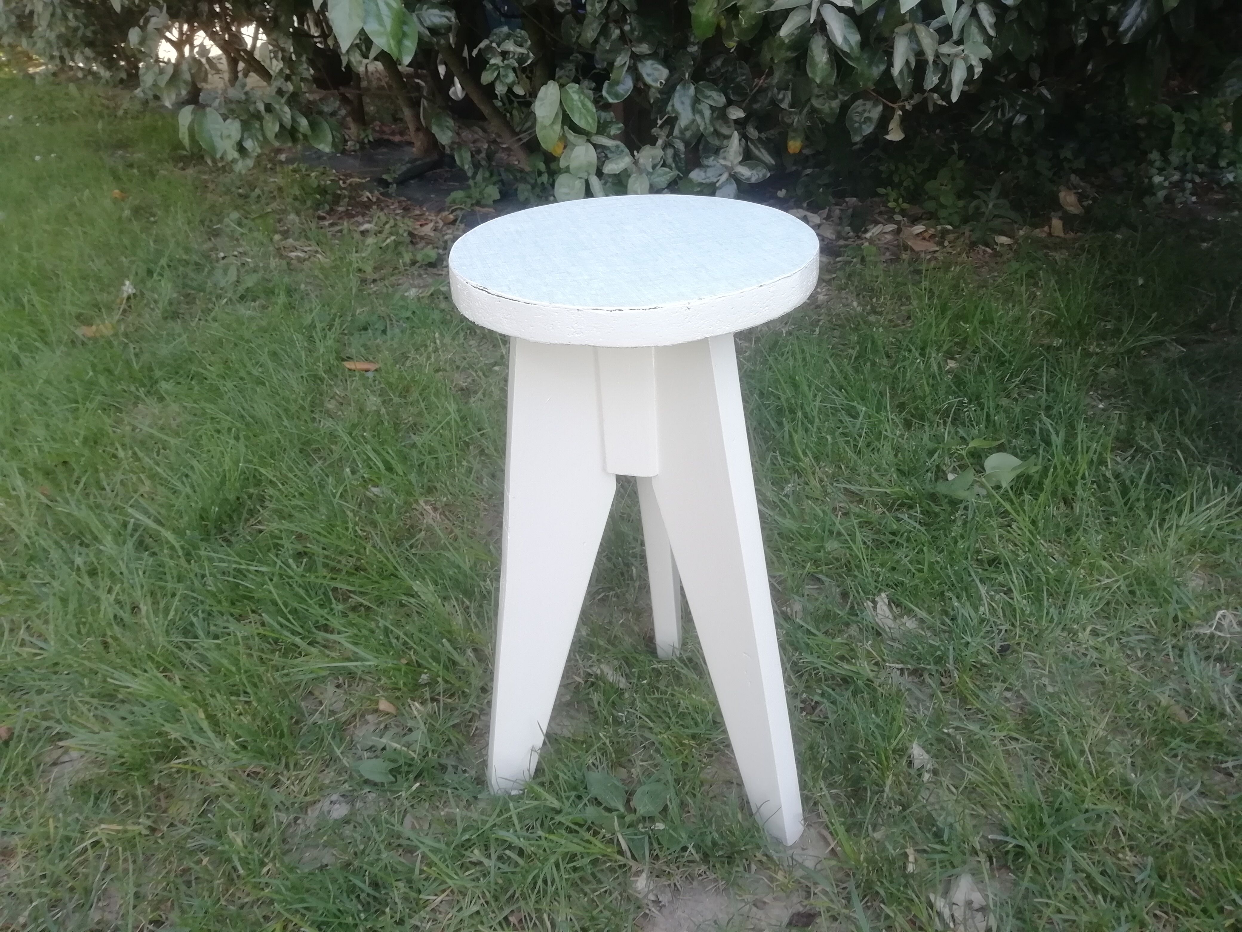 Buffet mado with table and stools