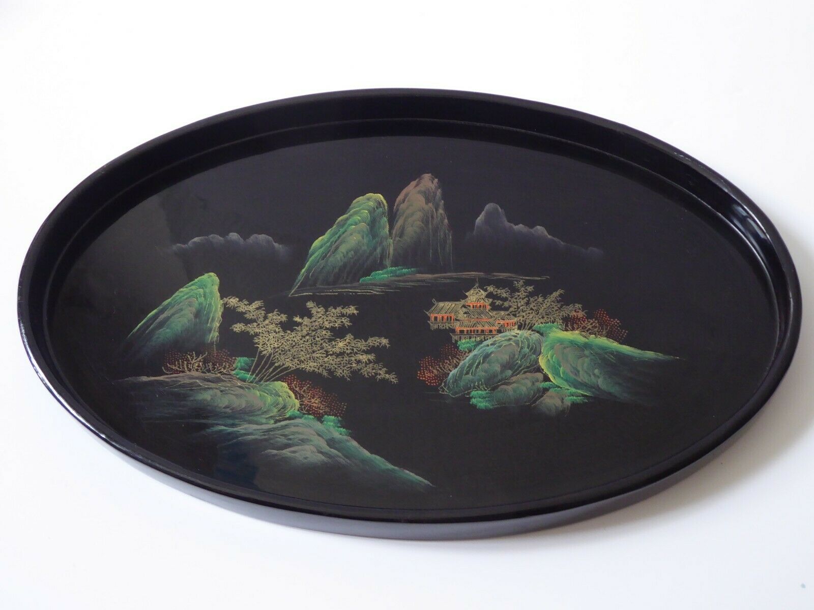 Japan's black lace-up tray