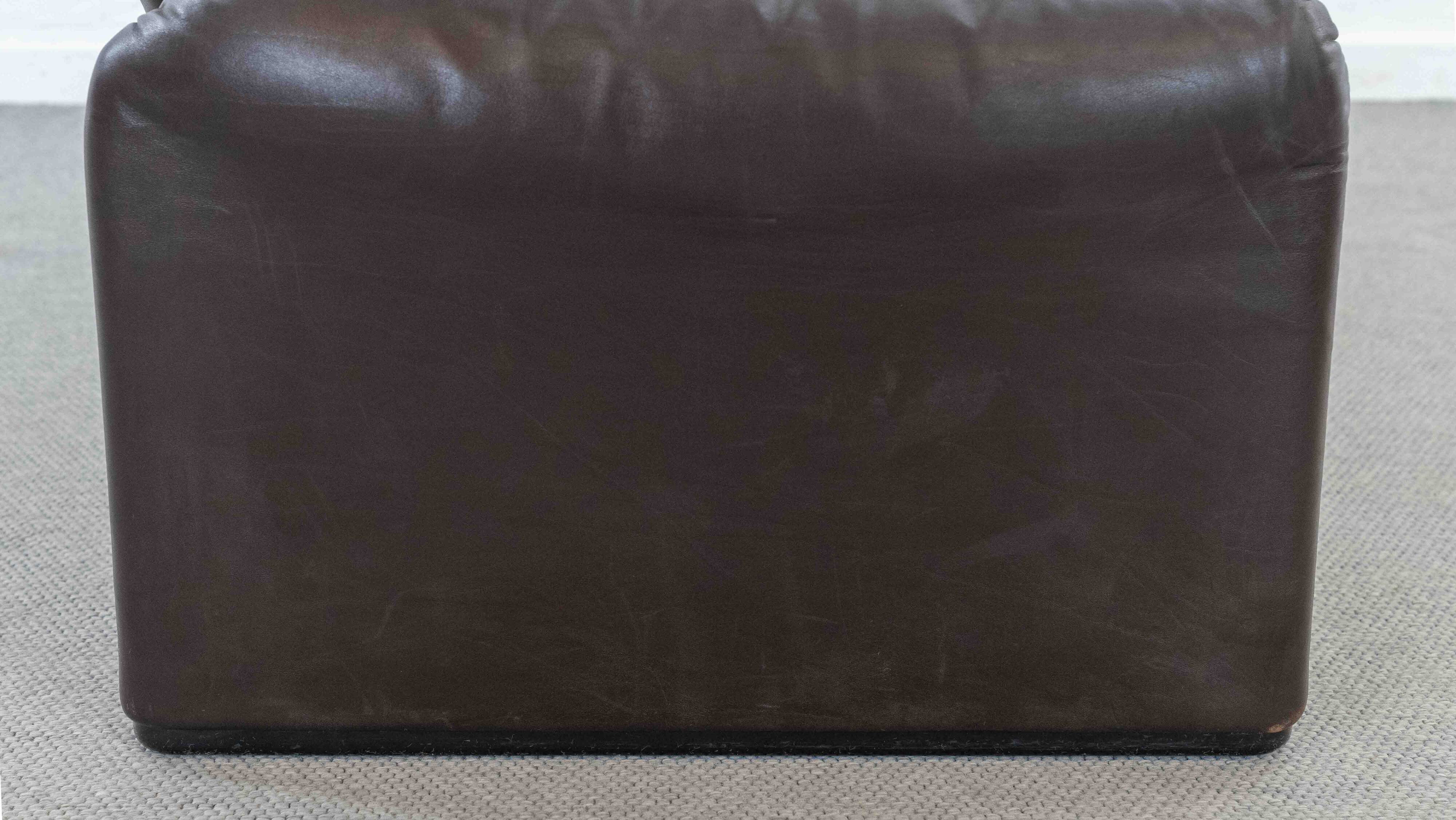 Brown leather 2-seater sofa Cassina Maralunga by Vico Magistretti