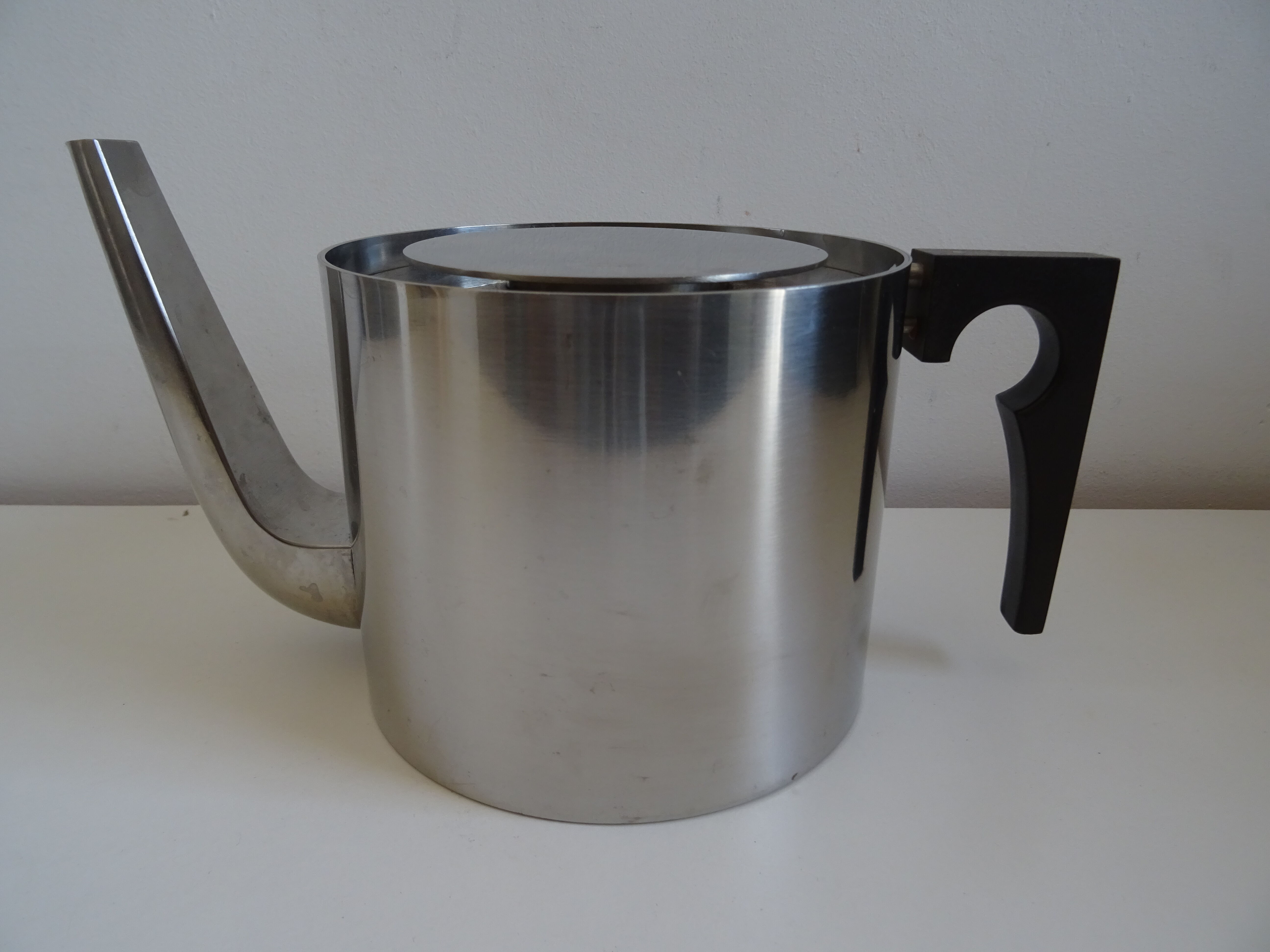 Teapot Cylinda line design Arne Jacobsen Stelton Vintage Scandinavian