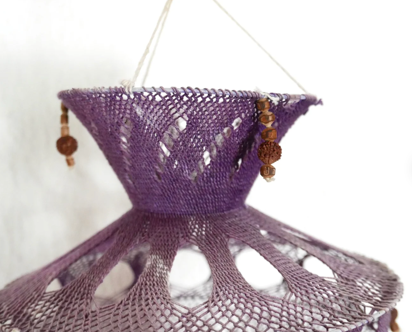 Suspension violette en macramé, années 70