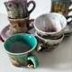 Tasses et soucoupes Morvan en céramique émaillée polychrome