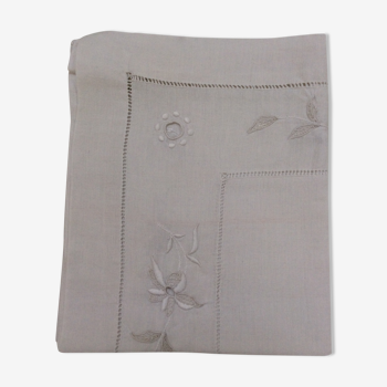 Tissu en coton blanc brodé pour chemin de table ou dessus de cheminée