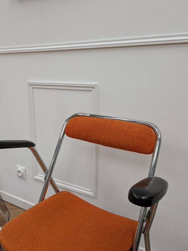 Chaise orange pliable