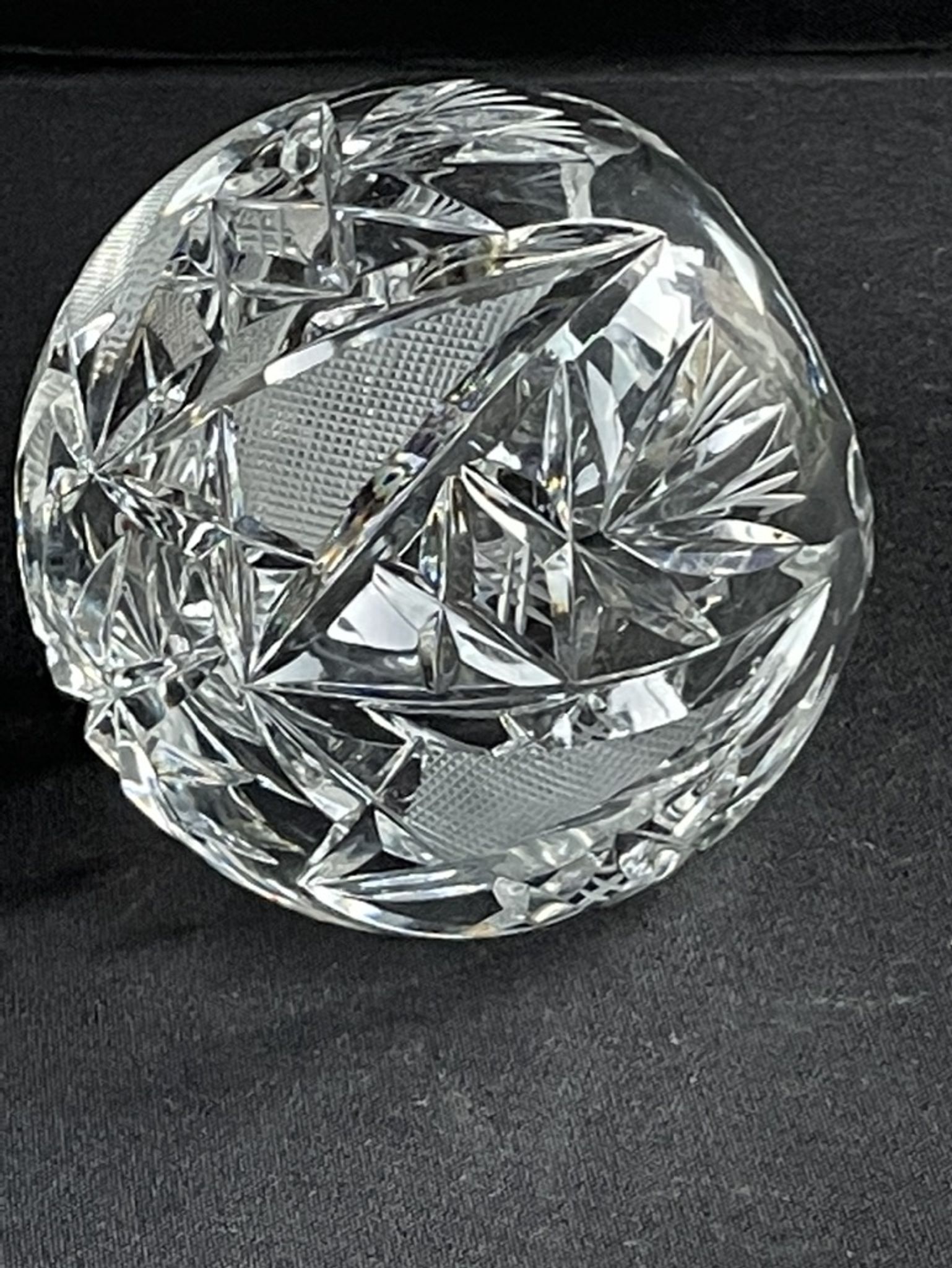 Cendrier boule individuel en cristal taillé - XXème