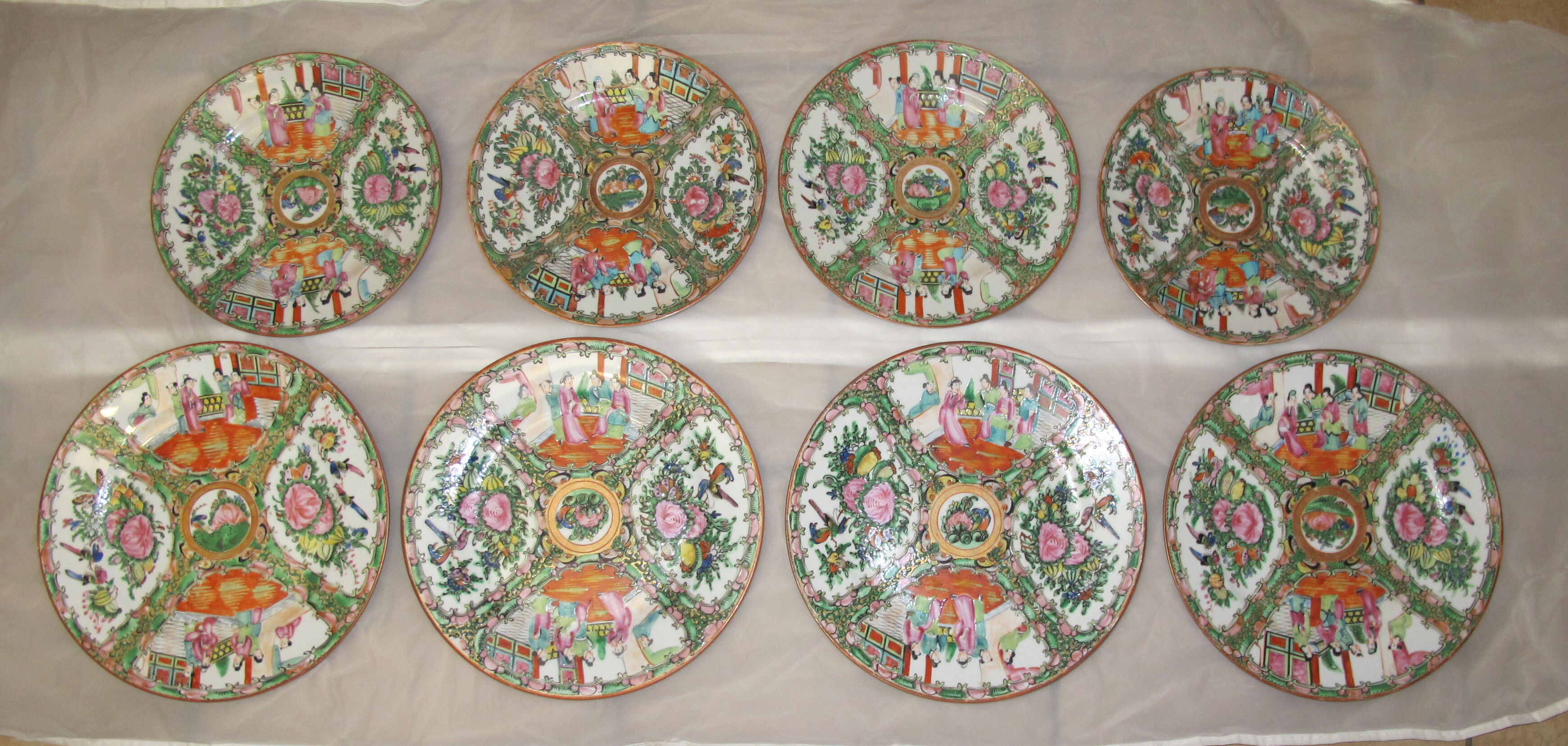 Set of 8 Chinese plates China early twentieth century