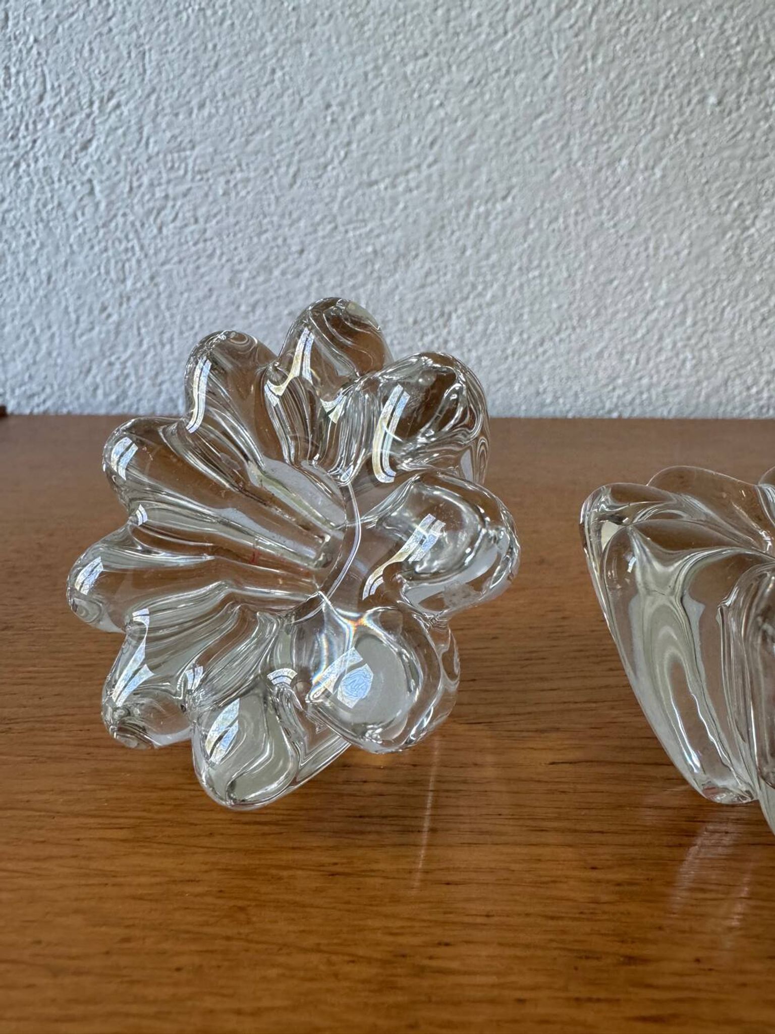 2 bougeoirs fleurs en cristal, années 60