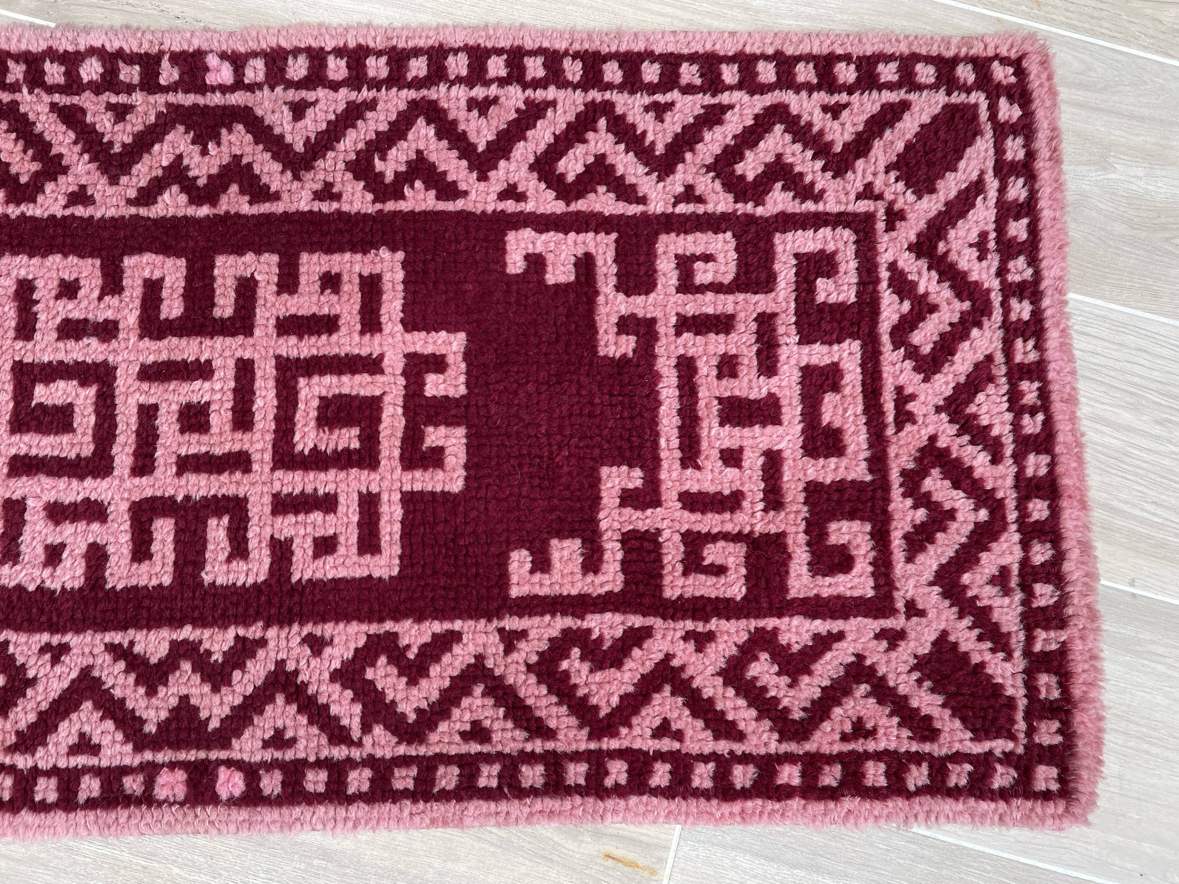 Pure Wool Rug 70s – 126x57cm