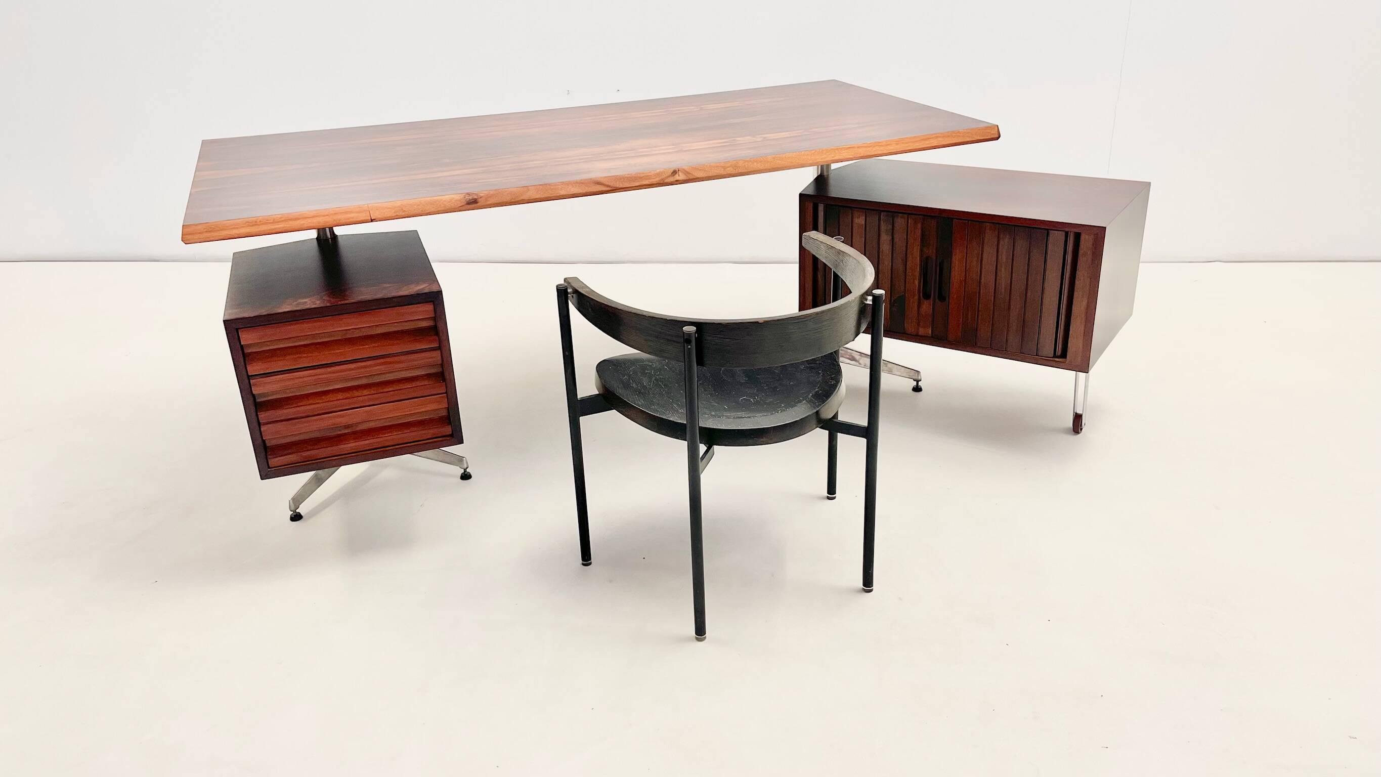 Early commissionned variant of a 'T95' Desk