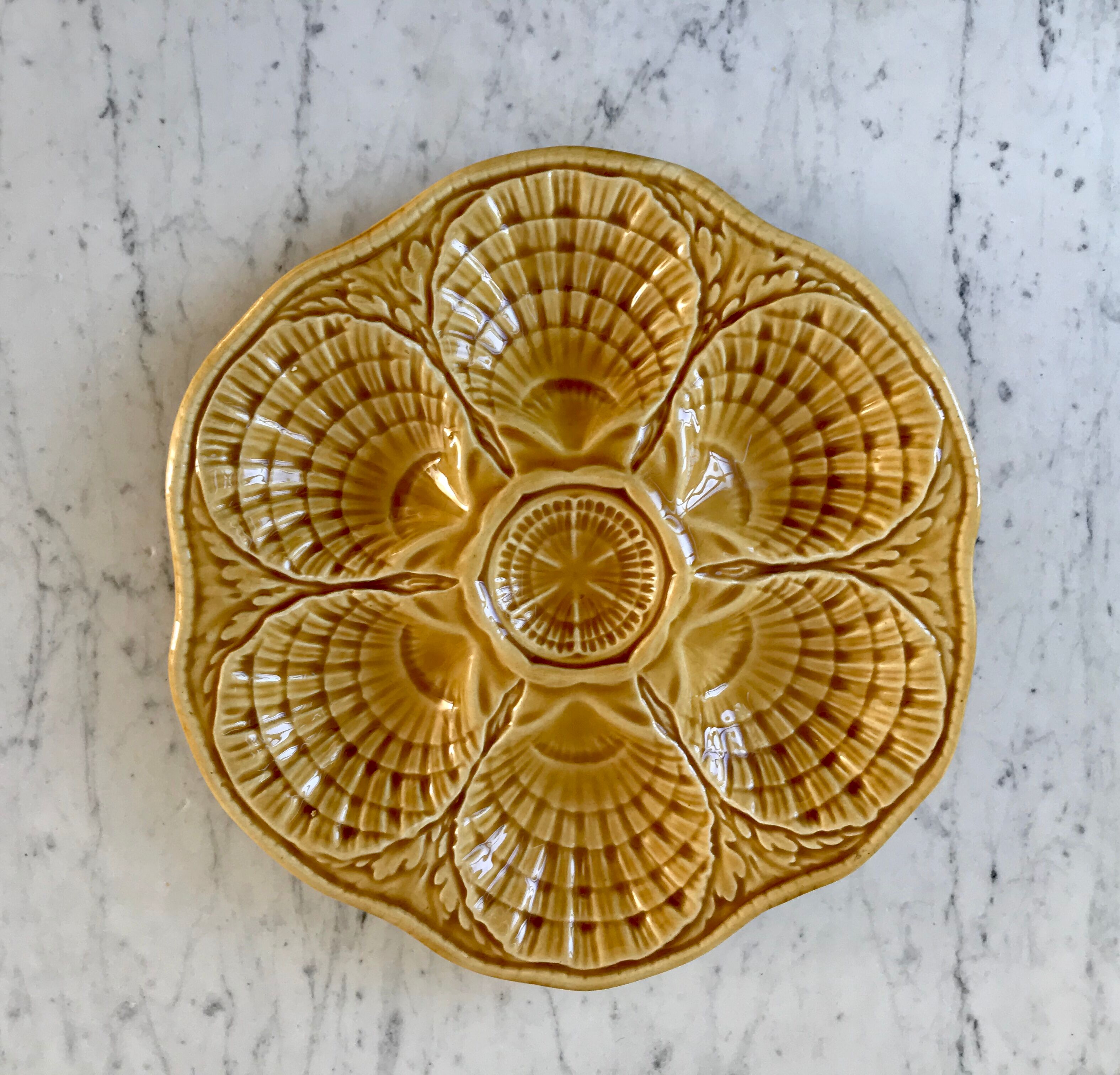 Set of 6 digoin Sarreguemines oyster plates in mustard yellow slurry