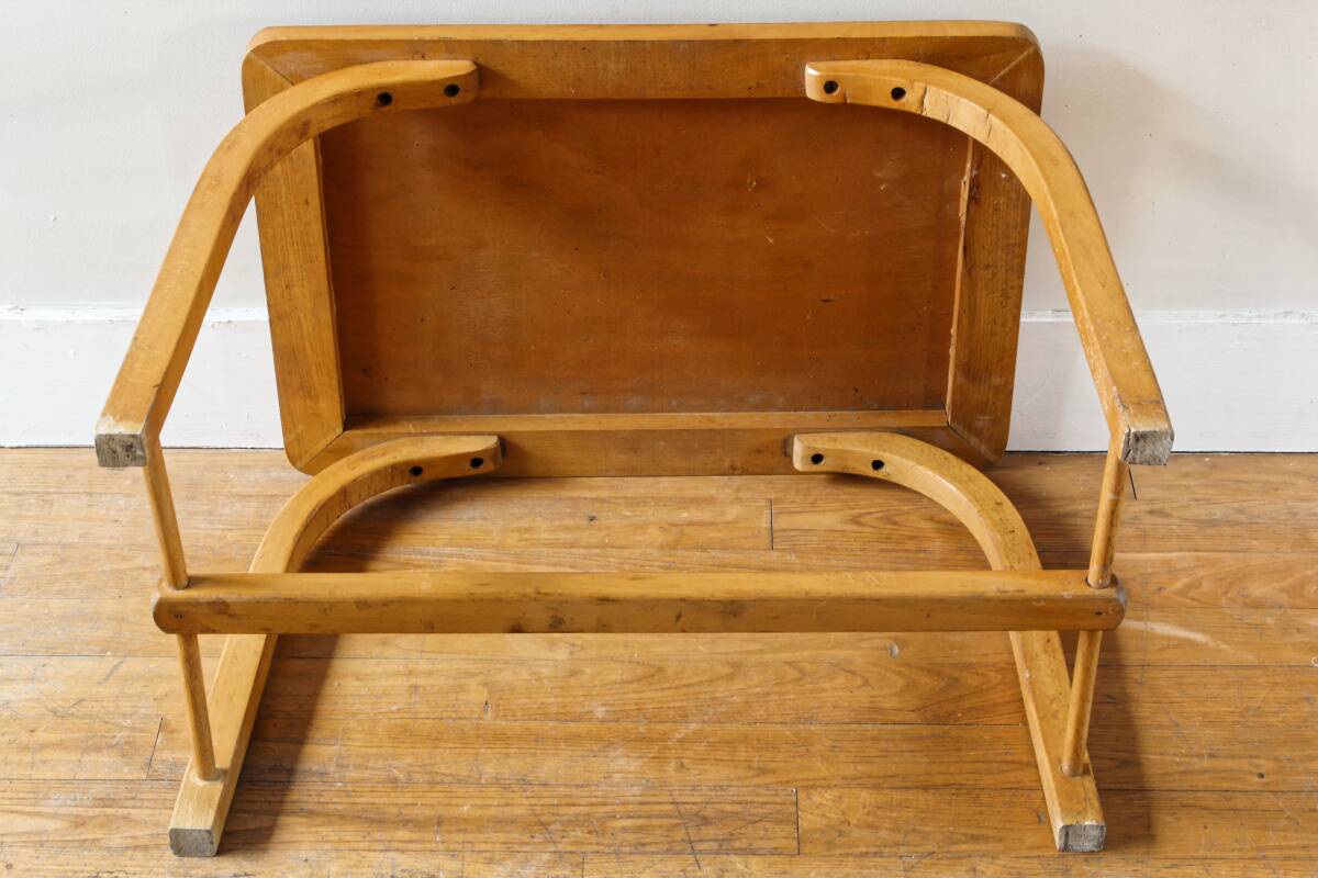 Petite table pour enfant en hêtre