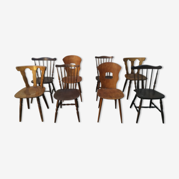 Chaises de bistrot dépareillées