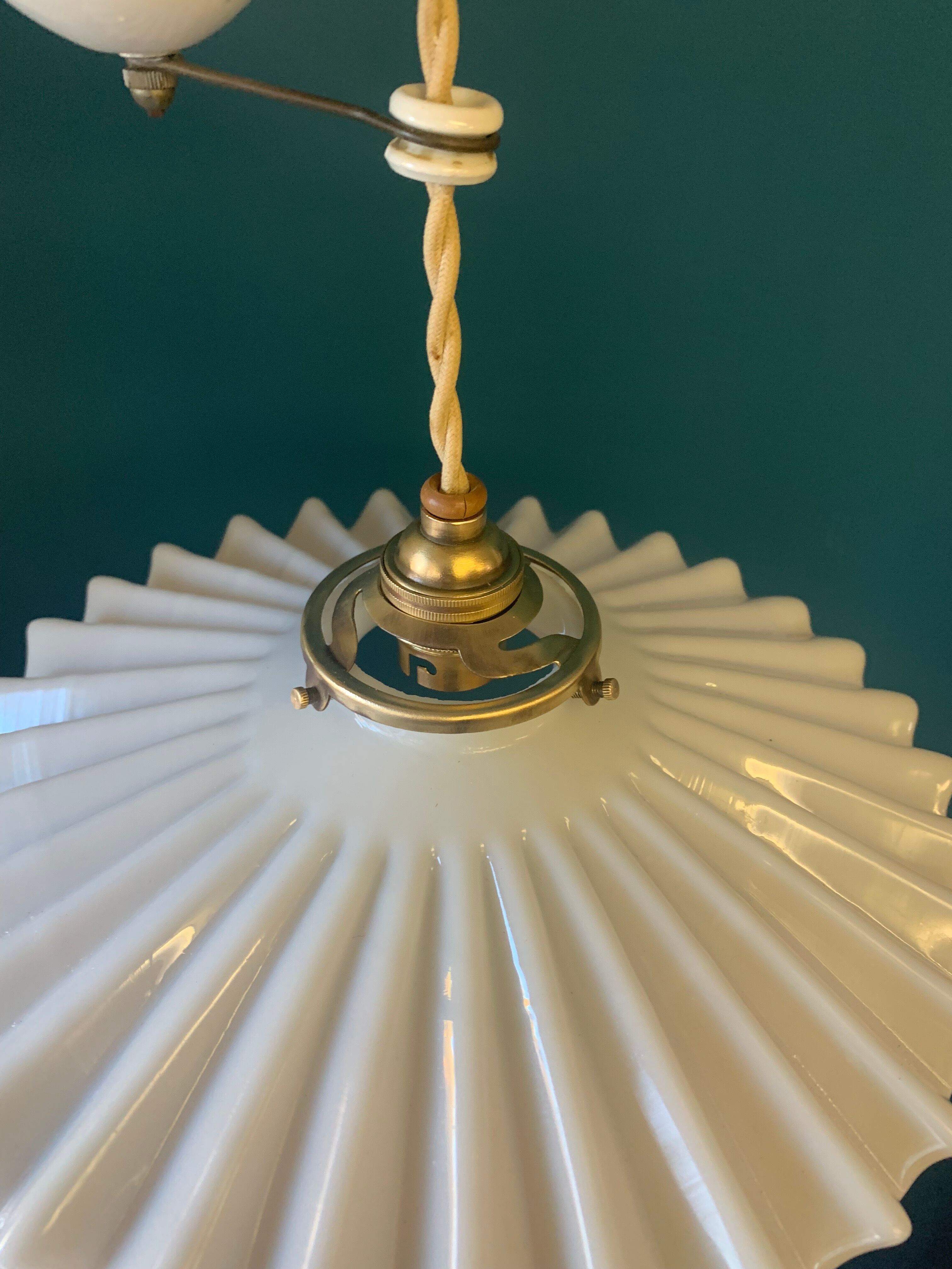 Opaline suspension rises and falls