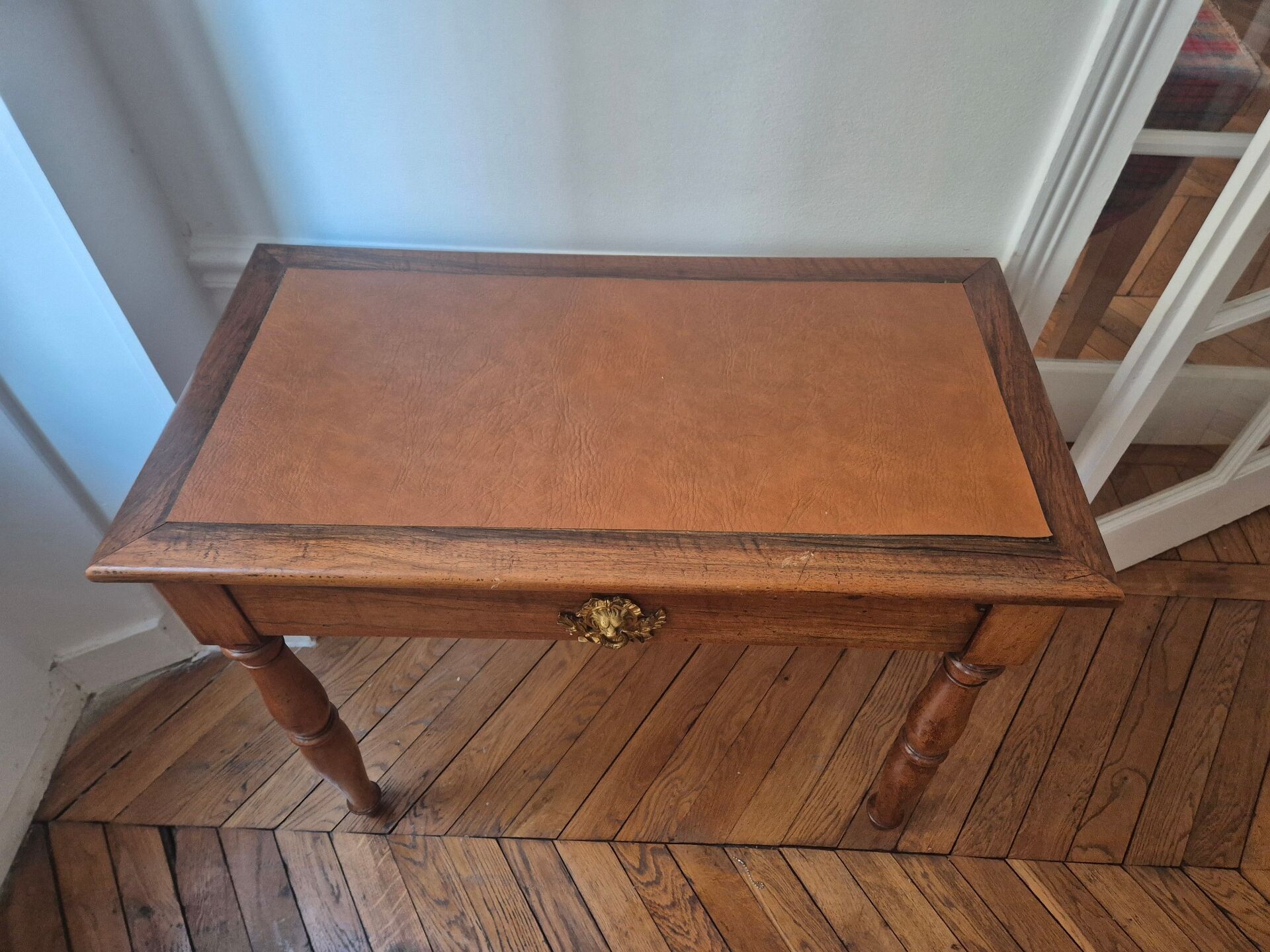 Small Jacob desk in walnut, 19th century.
