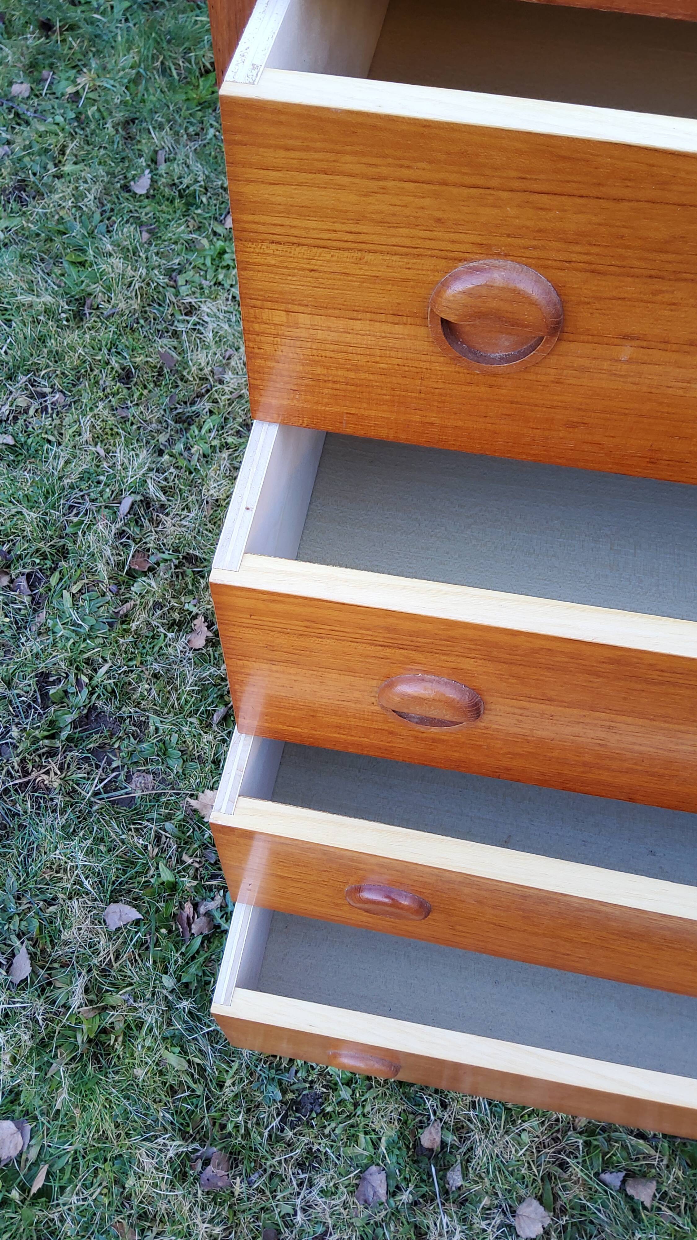Scandinavian style teak chest of drawers from the 70s 4 drawers