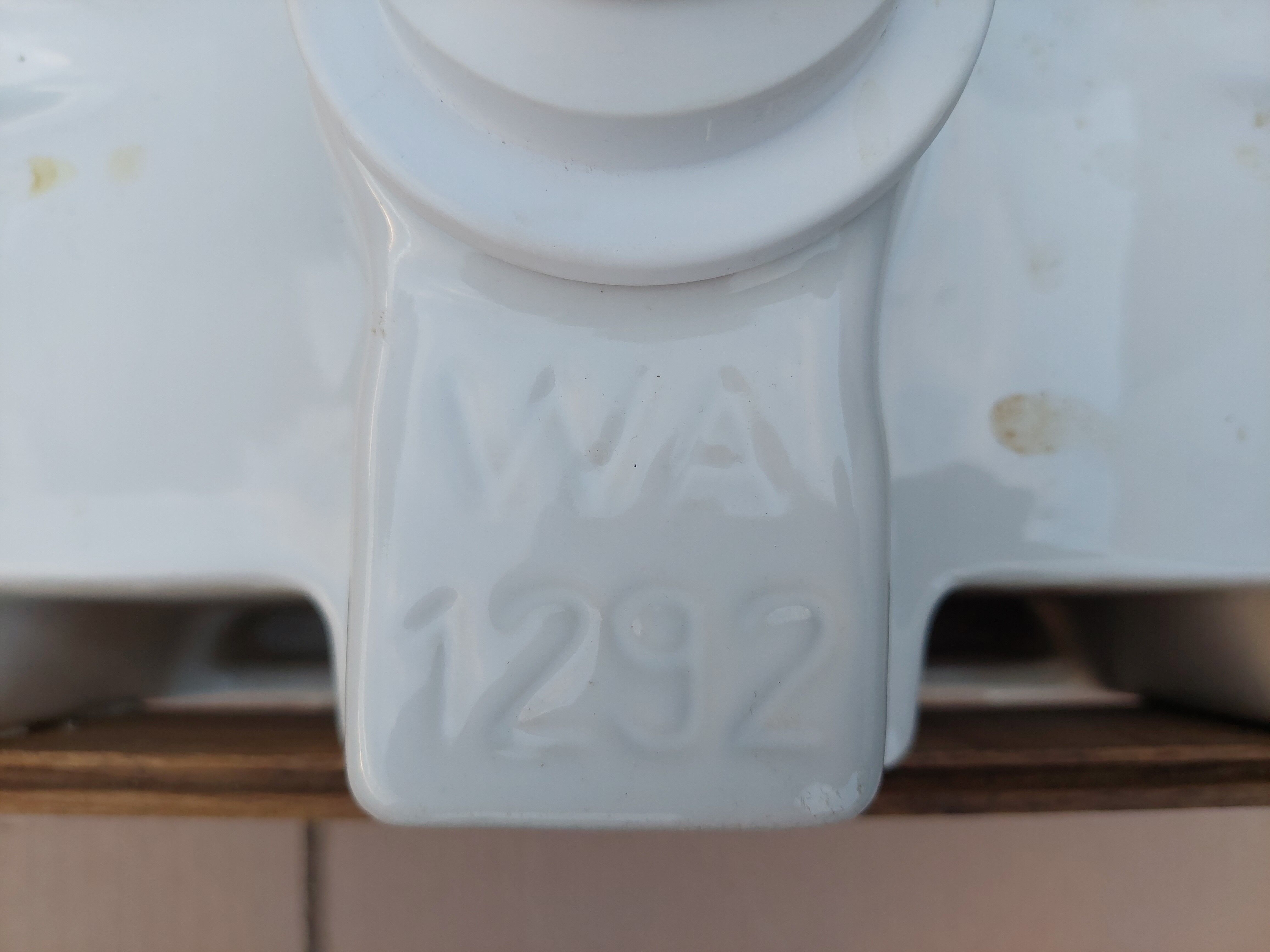 Shell washbasin old porcelain