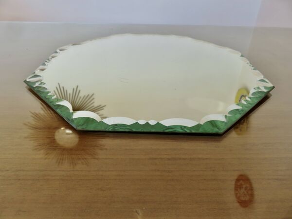 Grand miroir octogonal biseauté à poser, années 40