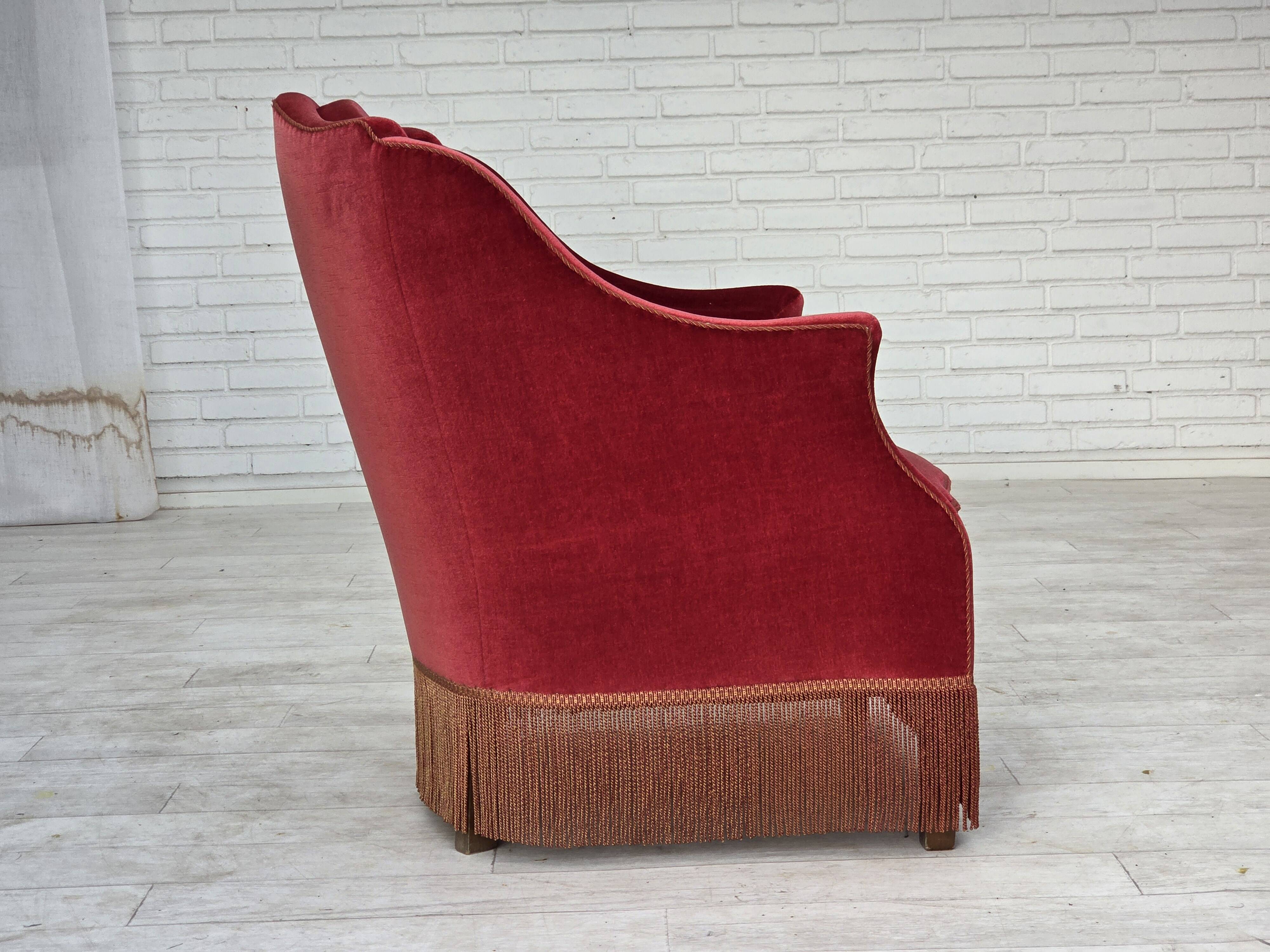 Fauteuil danois des années 1970, velours de mobilier, pieds en bois d'orme.