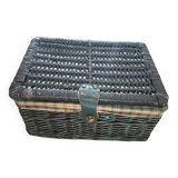 Vintage green wicker picnic basket – tartan interior