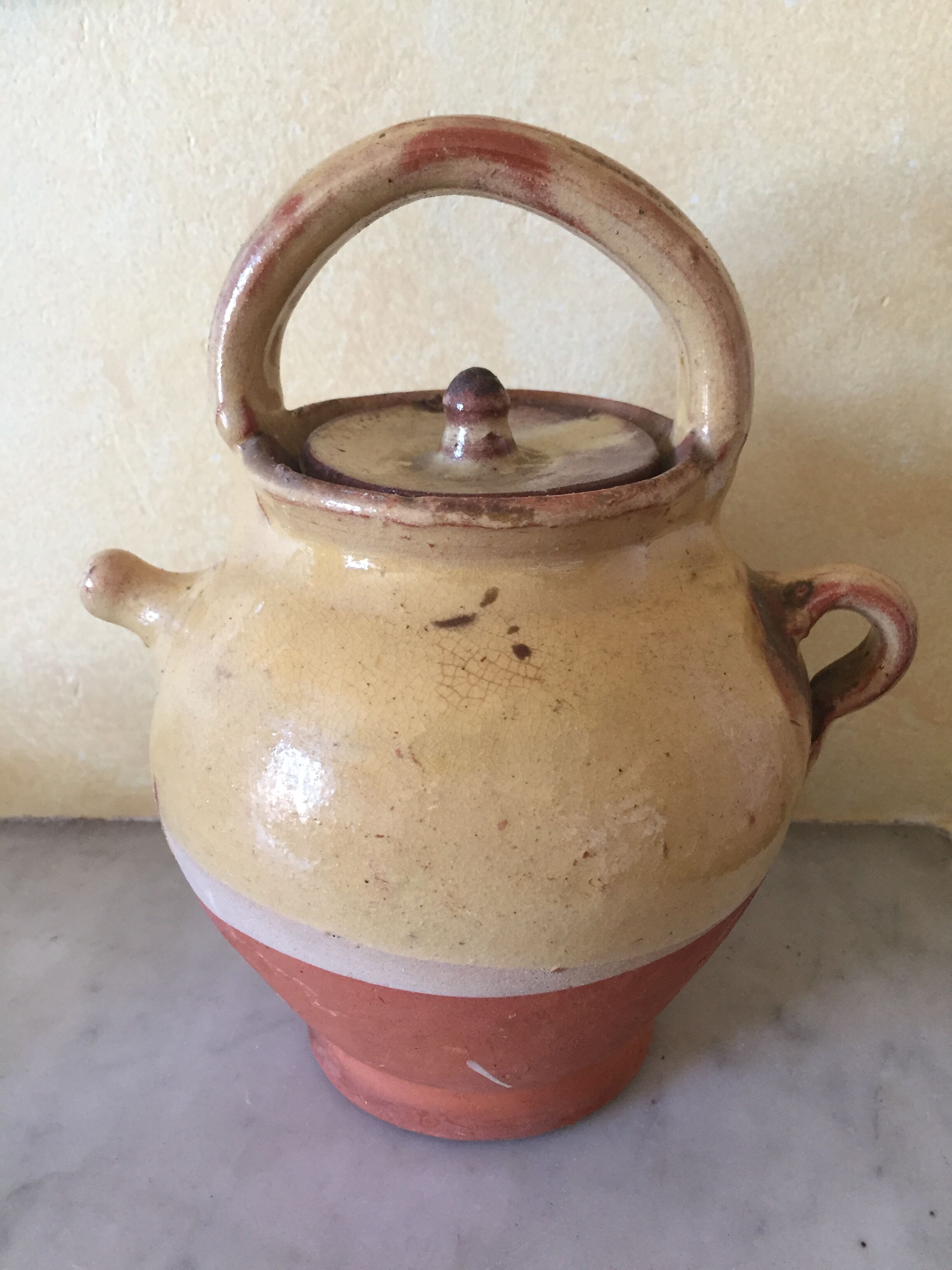 Vinaigrier in two-coloured sandstone, souvenir of Italy