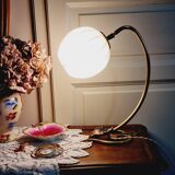 Lampe laiton col de cygne restaurer globe opaline rose