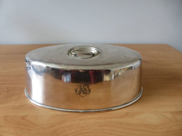 Cloche de service en métal argenté Ecruis monogrammée 240516