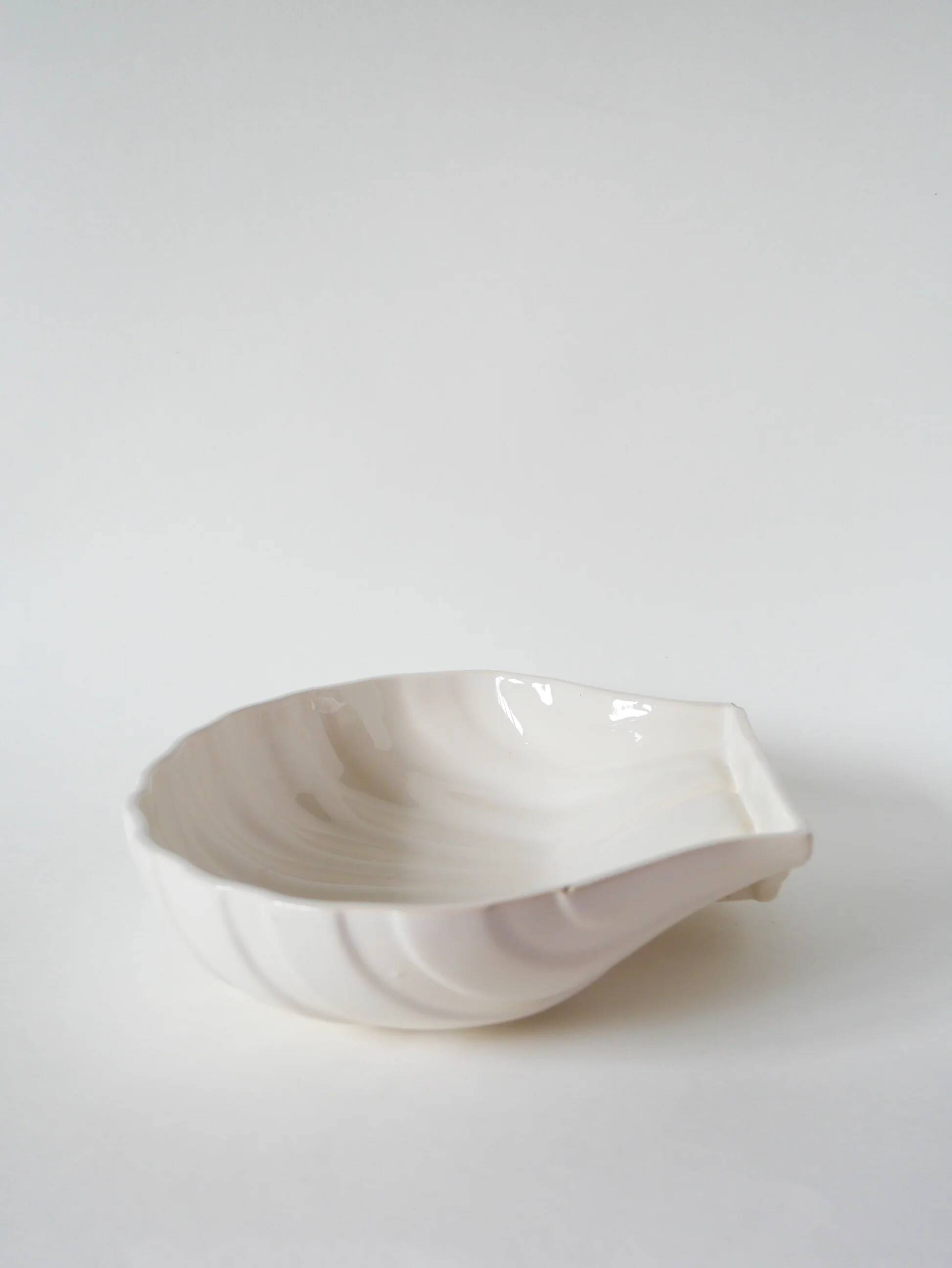 Large shell-shaped bowl to be placed or fixed, 1960.