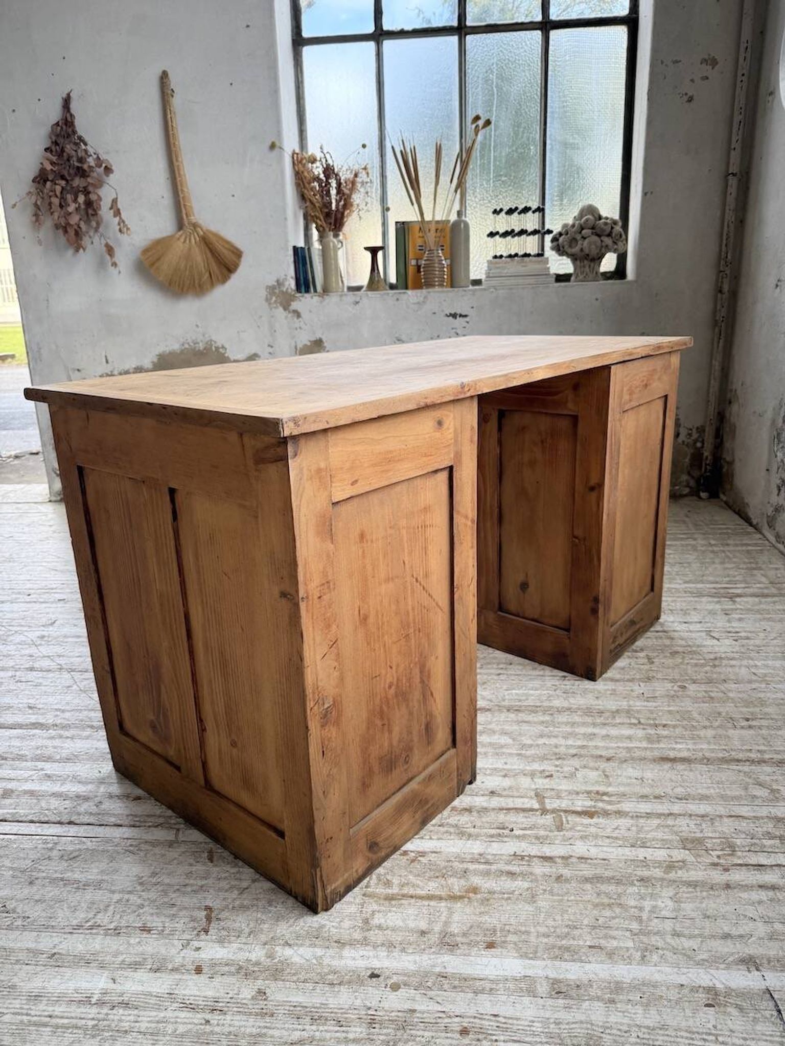Bureau pin meuble atelier 1950