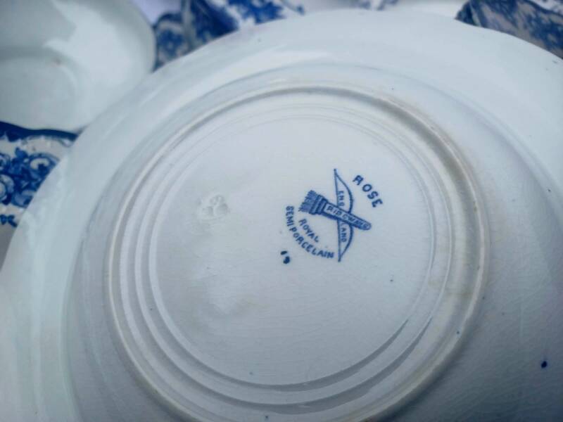 Magnifique ancien service semi porcelaine anglaise Ridgways modèle rose