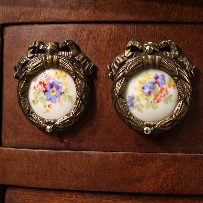 Paire de tables de chevet françaises en marqueterie
