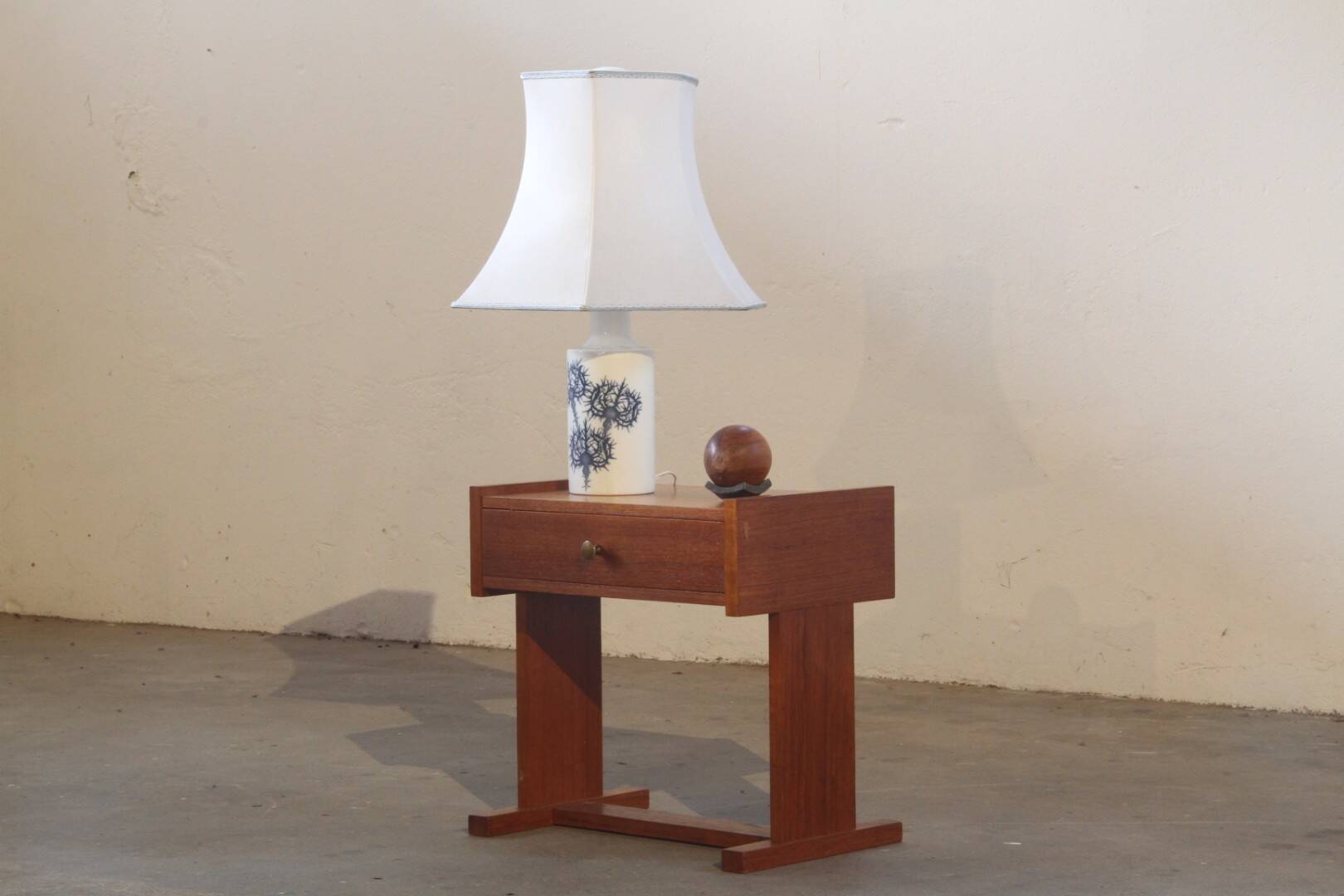 Table de chevet en teck danoise des années 1960