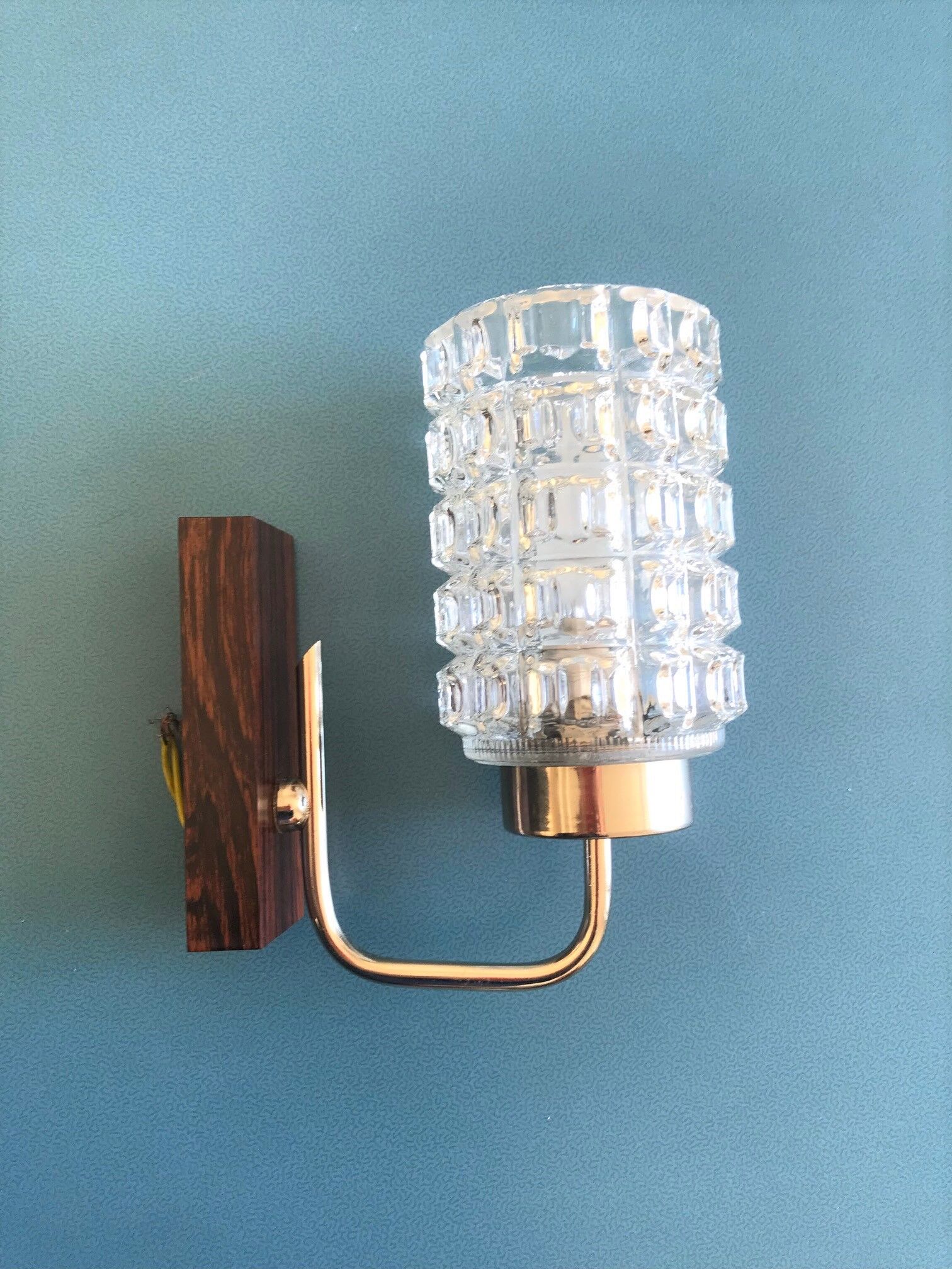 Round wall lamp in molded glass