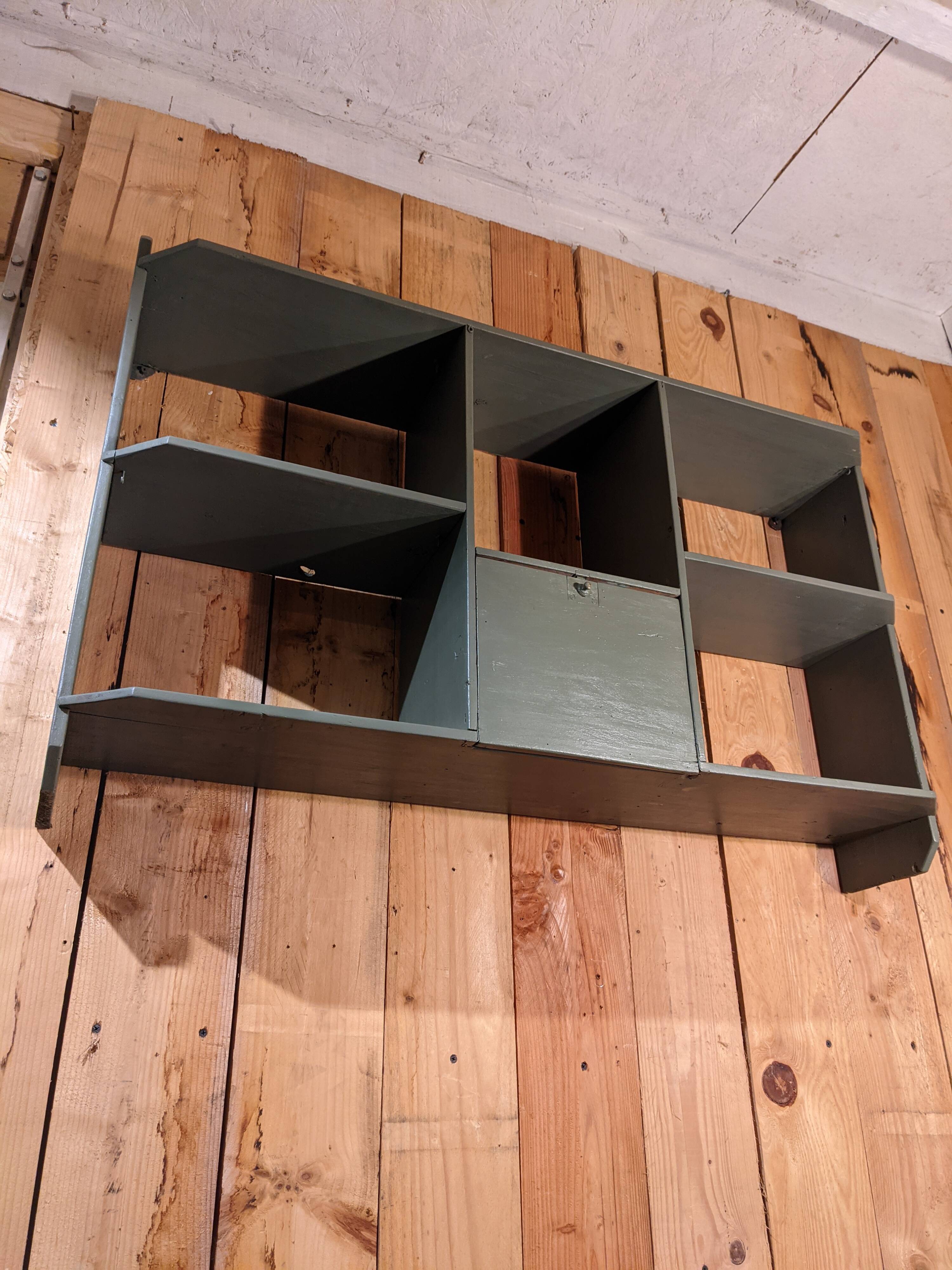Wall shelf with lockers