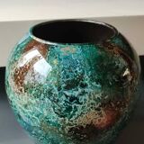 Large signed Line Lacquered Ball Vase. Made of églomisé glass. Dimensions: 18 x 16 cm