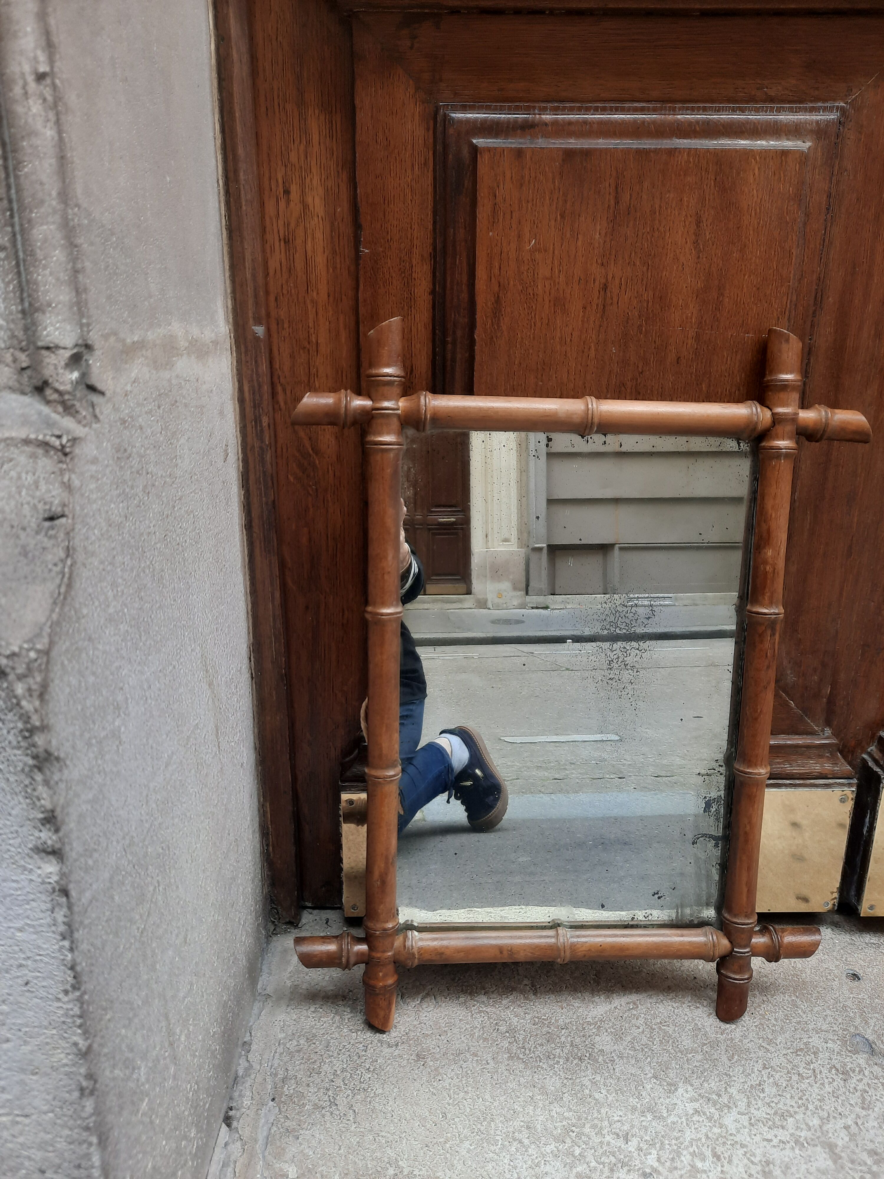 Bamboo-style barber mirror