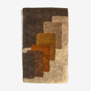 Brown "cubes" desso carpet
