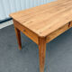 Grande table en noyer massif