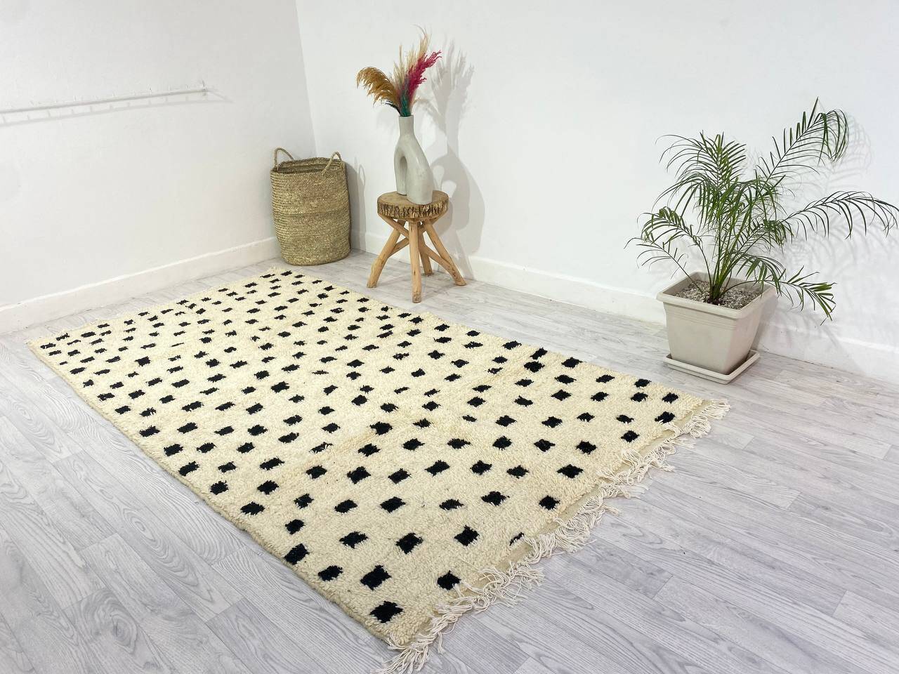 Handmade wool berber rug 276 x 157 cm