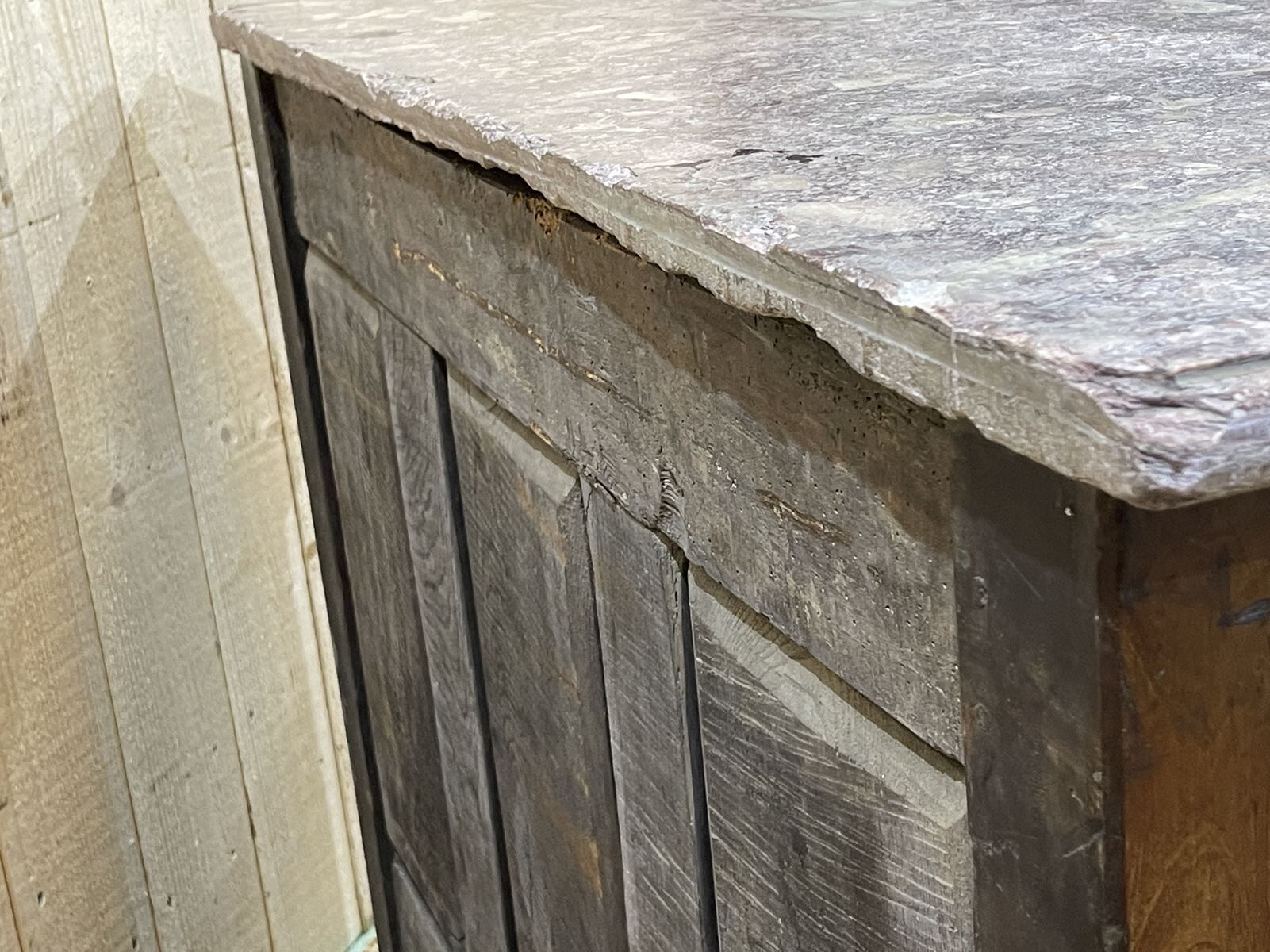 Regency period chest of drawers in amaranth and marble top - 18th century