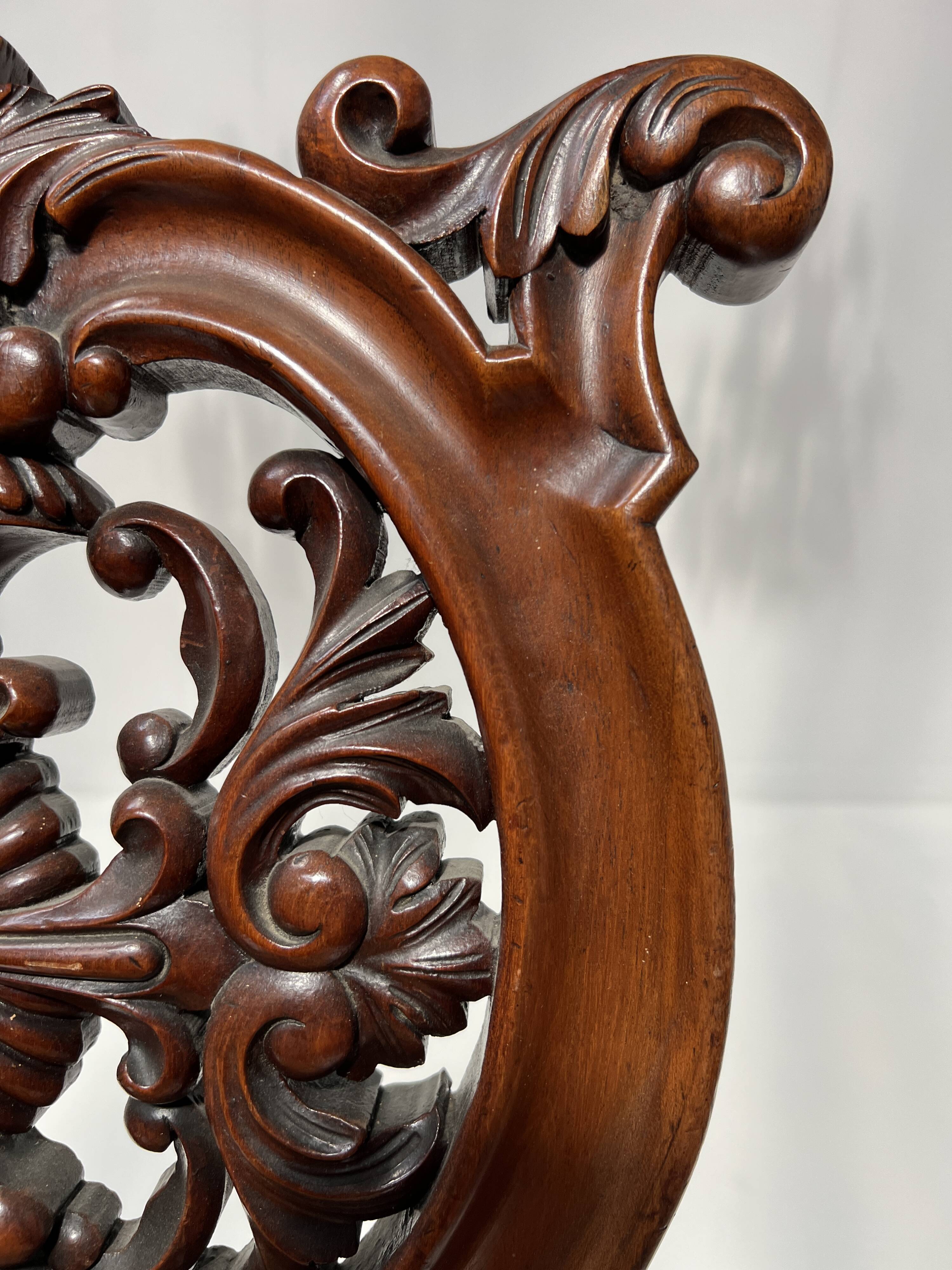 Napoleon III period armchair in carved mahogany, 19th century.