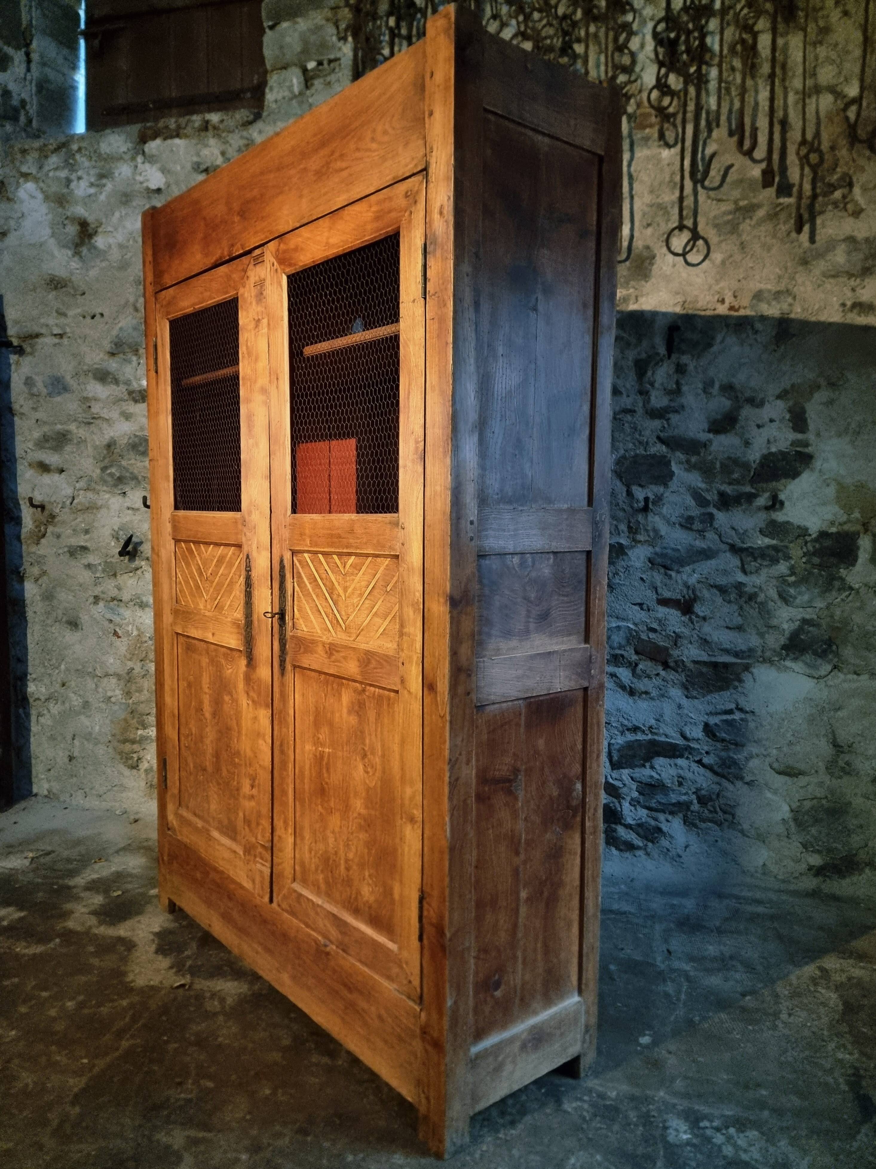 Armoire / placard français ancien – XIXe siècle