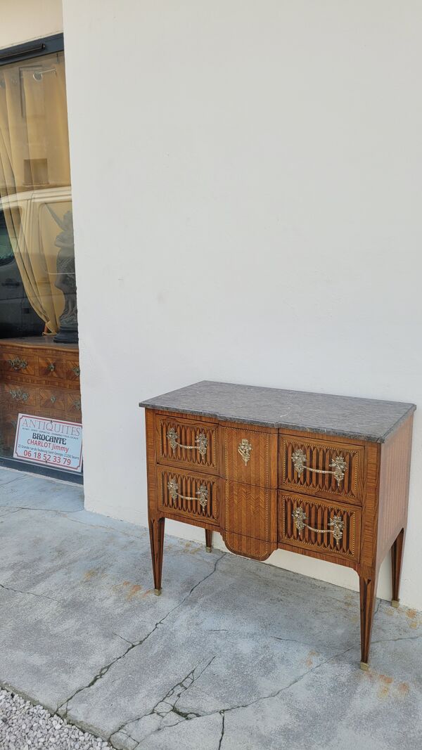 Commode sauteuse Louis XVI en marqueterie 19ème