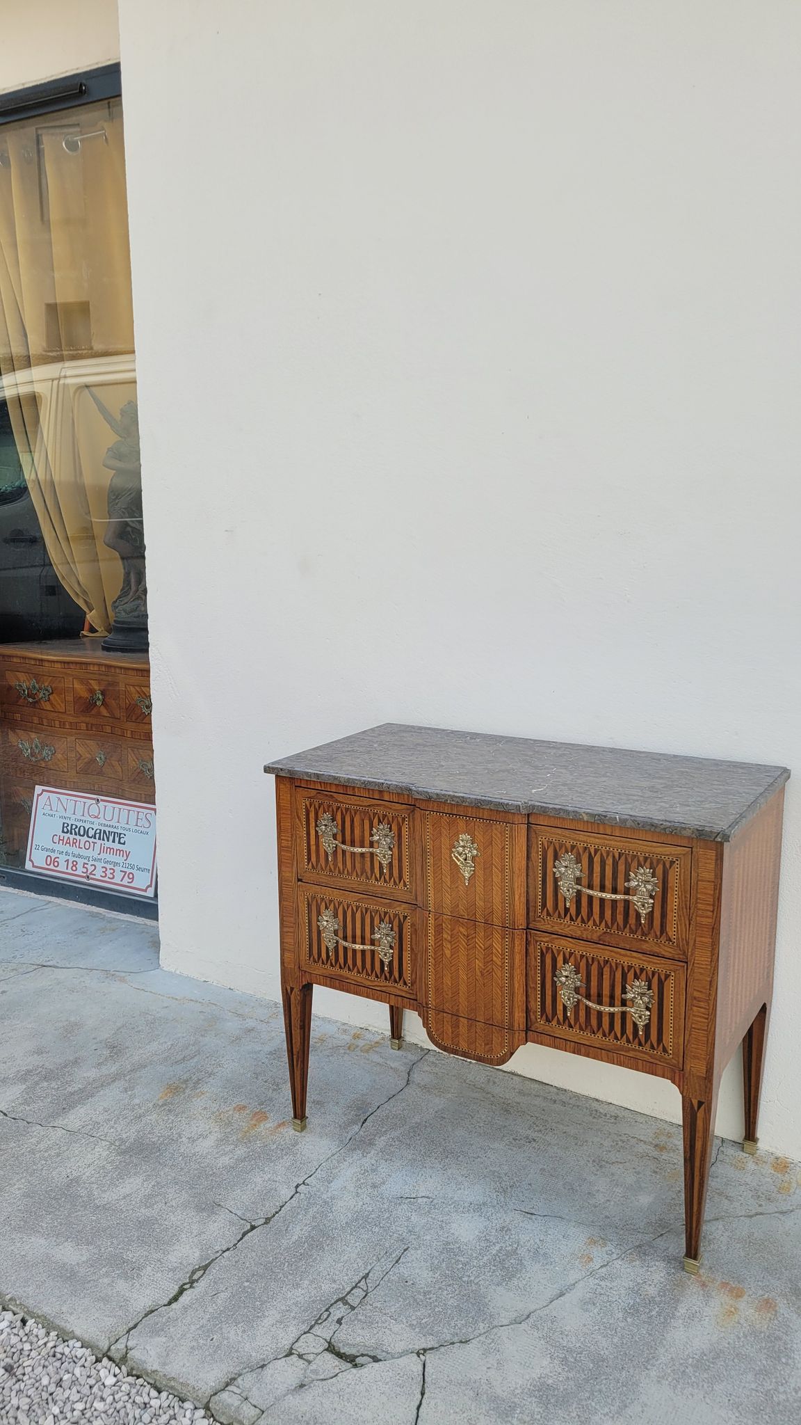 Commode sauteuse Louis XVI en marqueterie 19ème