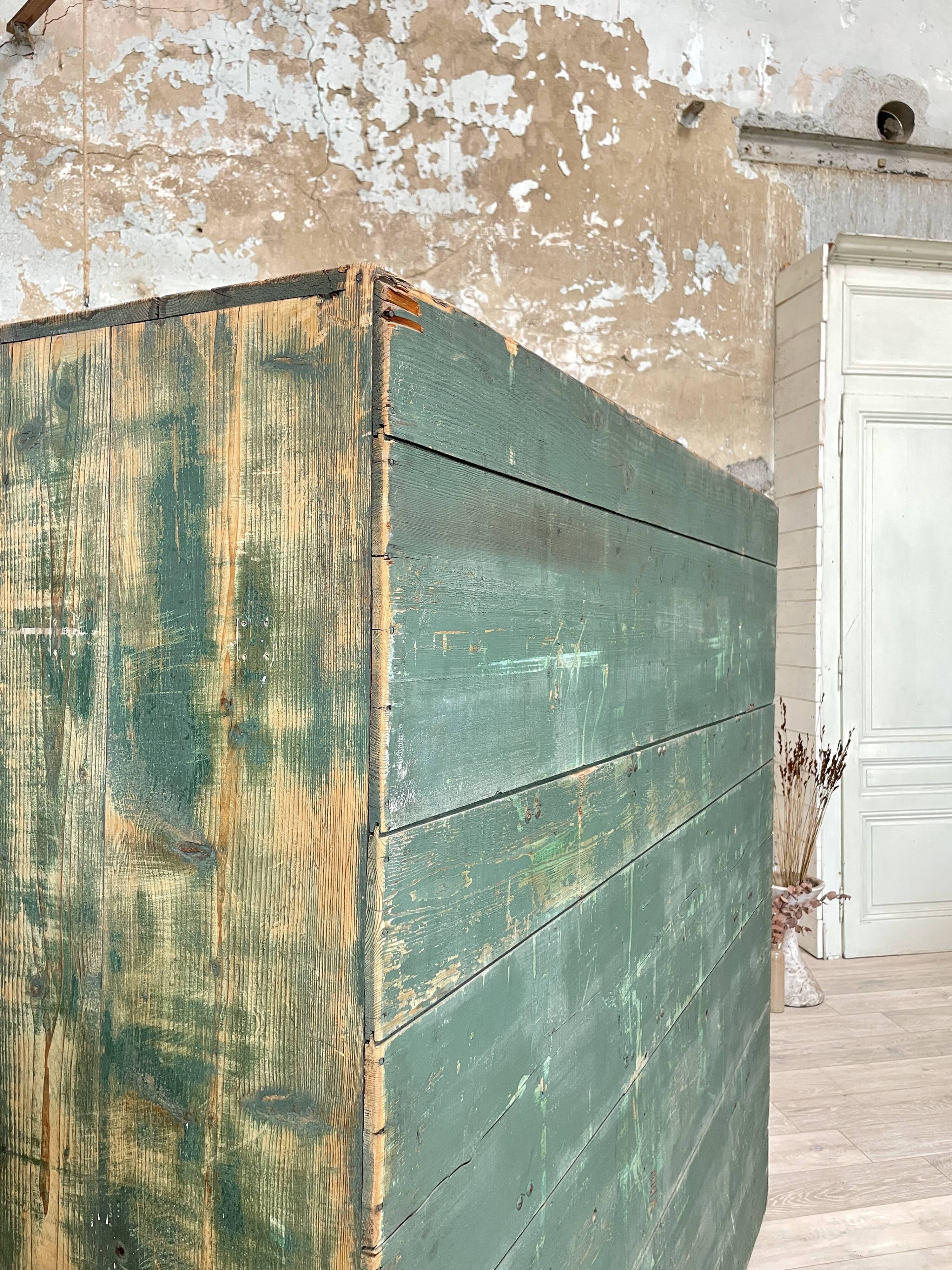 5-door cloakroom in patinated wood