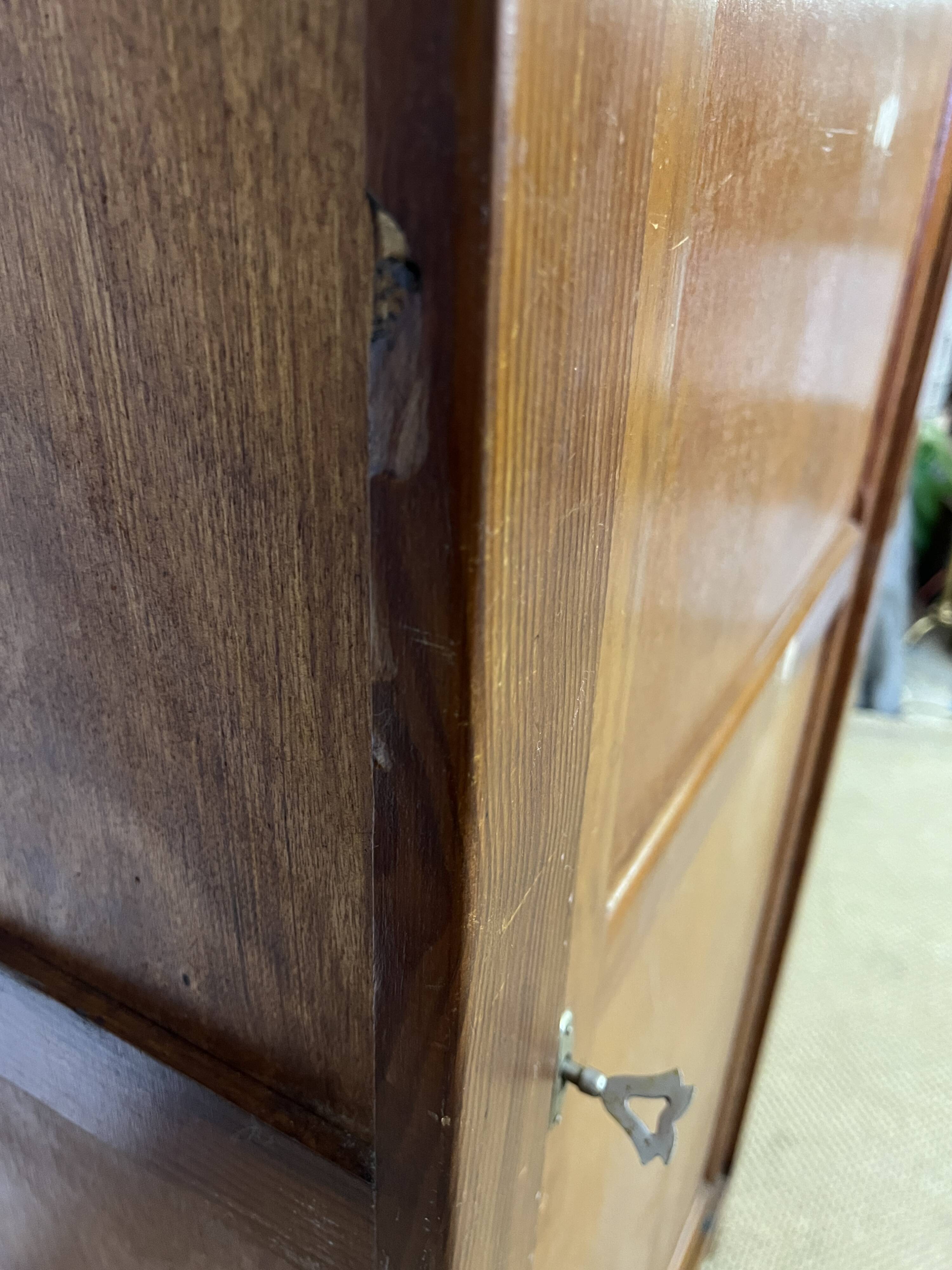 Armoire parisienne en bois vintage