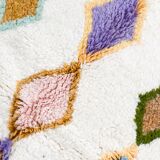 Tapis berbère marocain azilal écru à losanges multicolores 237x167cm