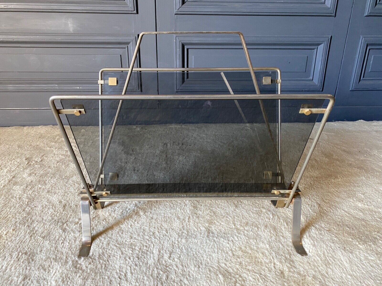 Foldable magazine holder in smoked glass and metal chrome dore 1970