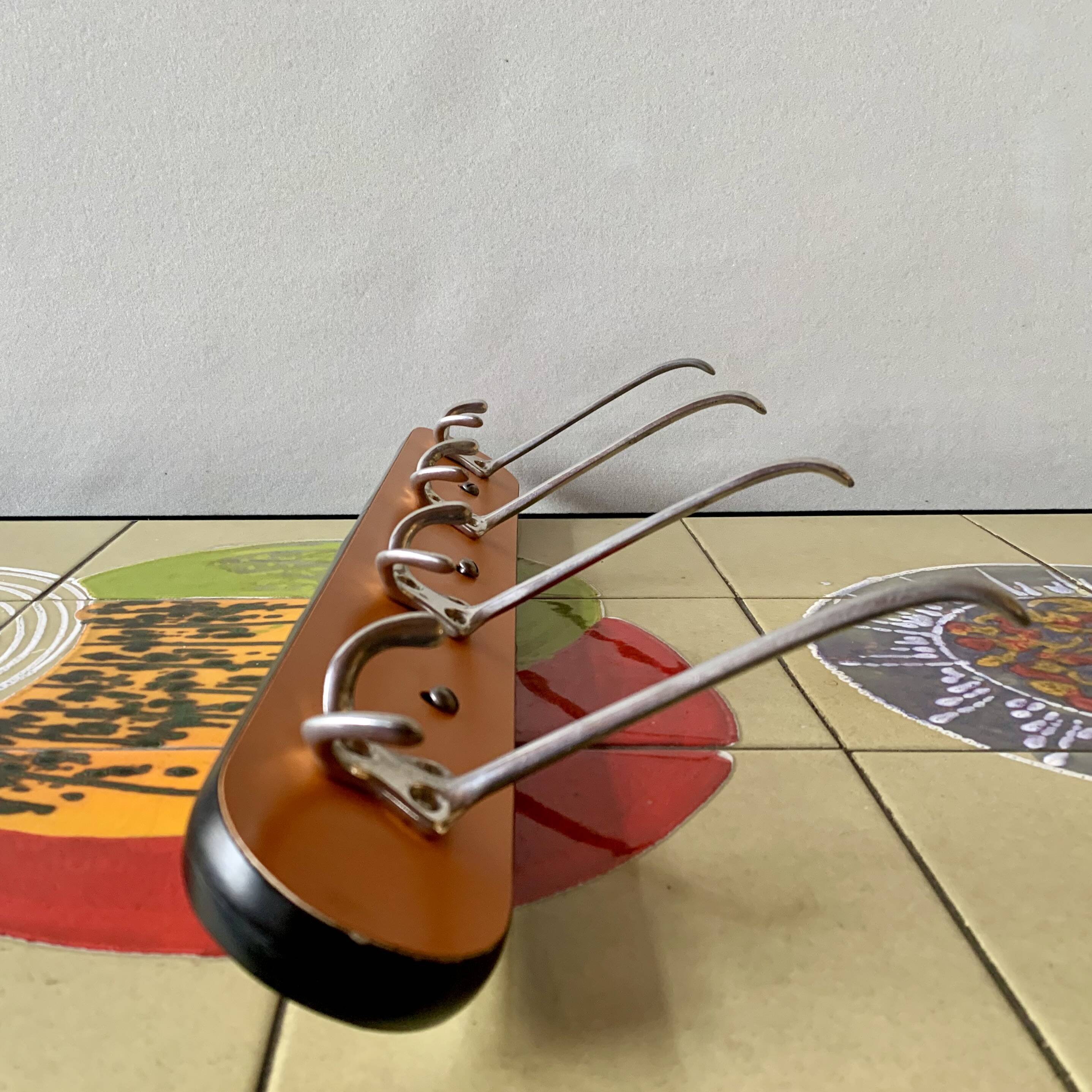 Portemanteau vintage en Formica orange - 4 crochets